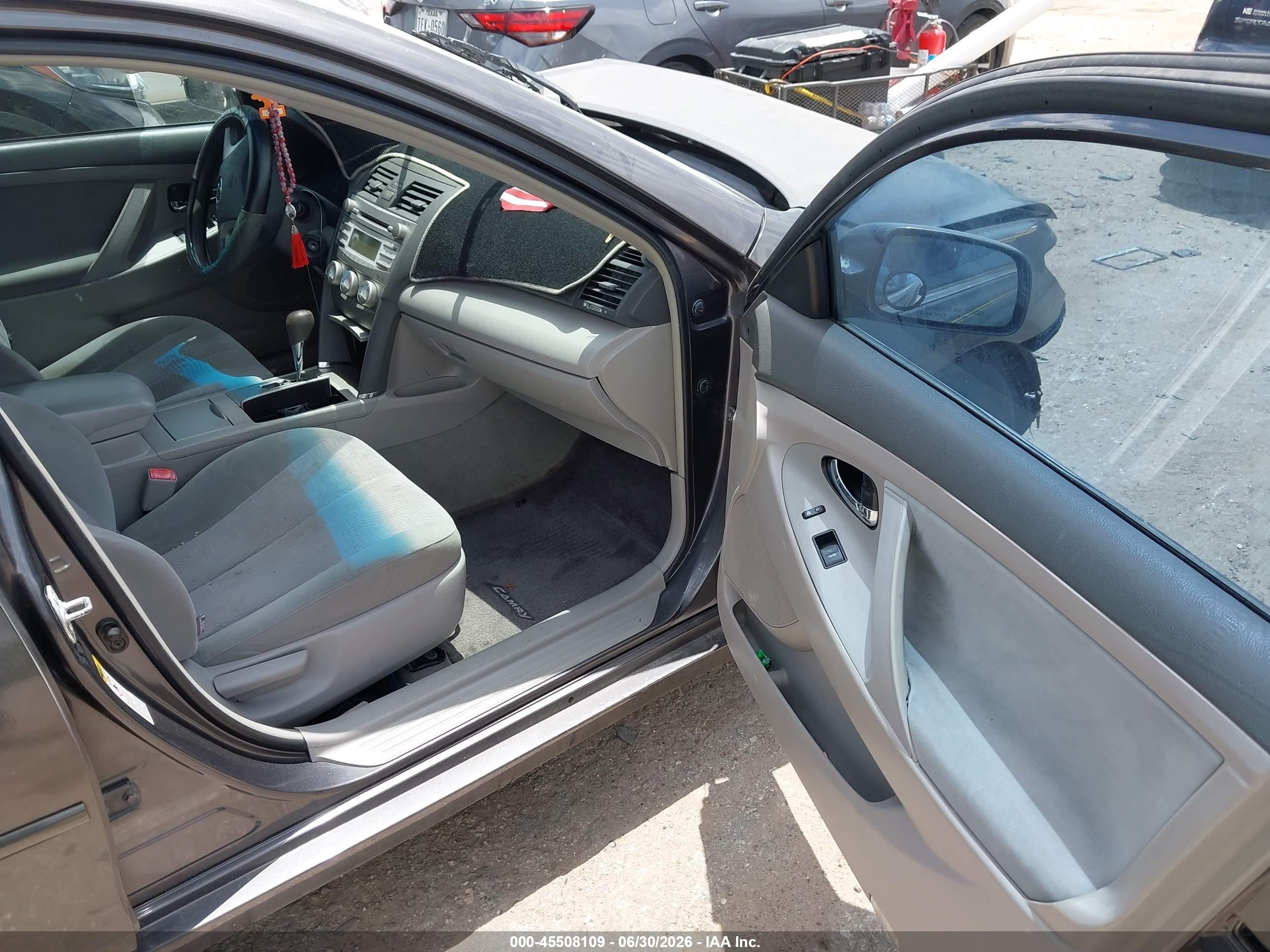 2011 Toyota Camry Le Gray vin: 4T4BF3EK1BR208890