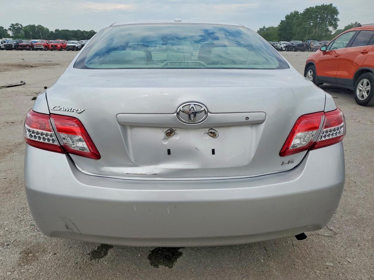 2011 Toyota Camry Le Silver vin: 4T4BF3EK1BR215614