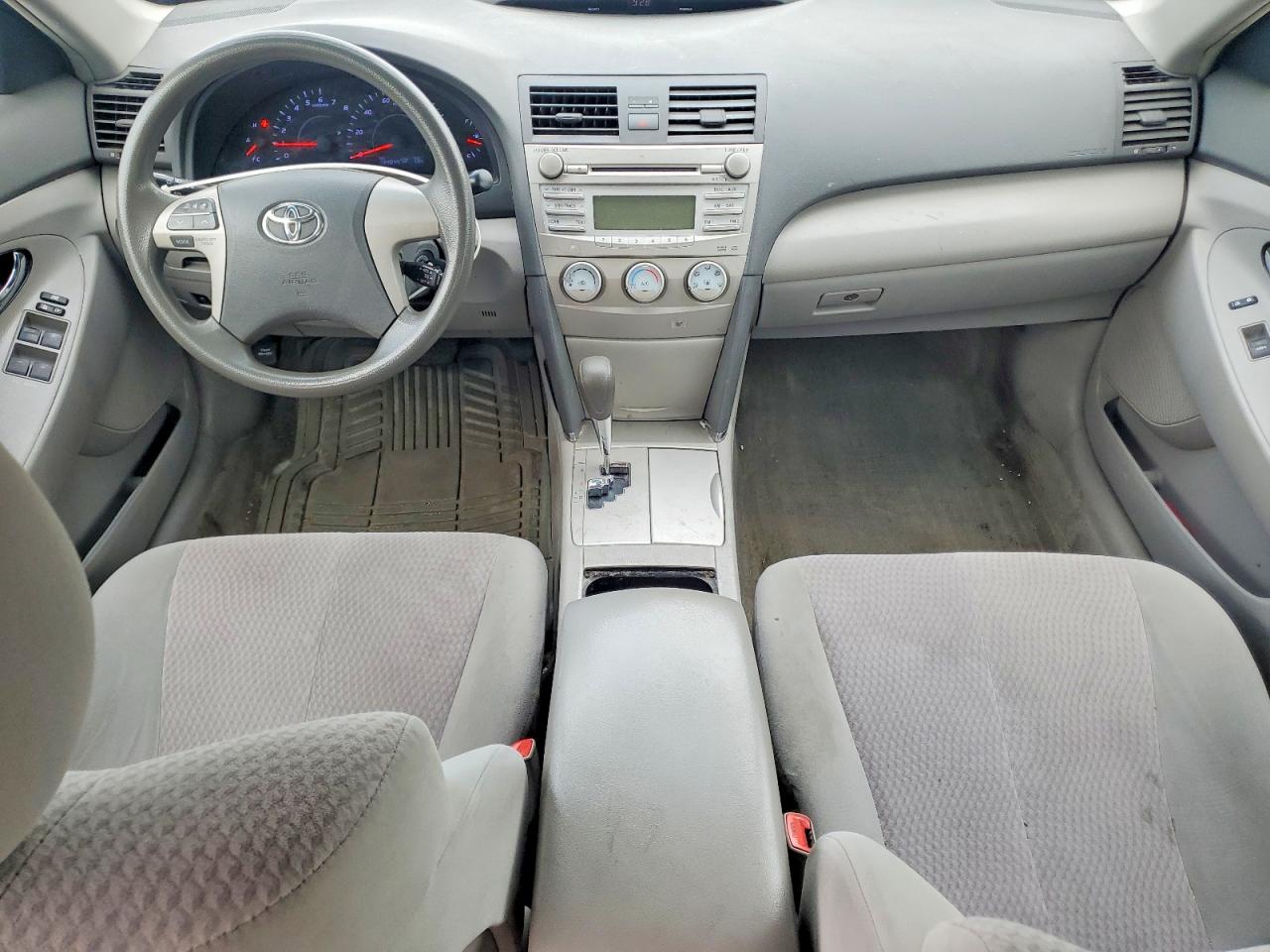 2011 Toyota Camry Le Silver vin: 4T4BF3EK1BR215614