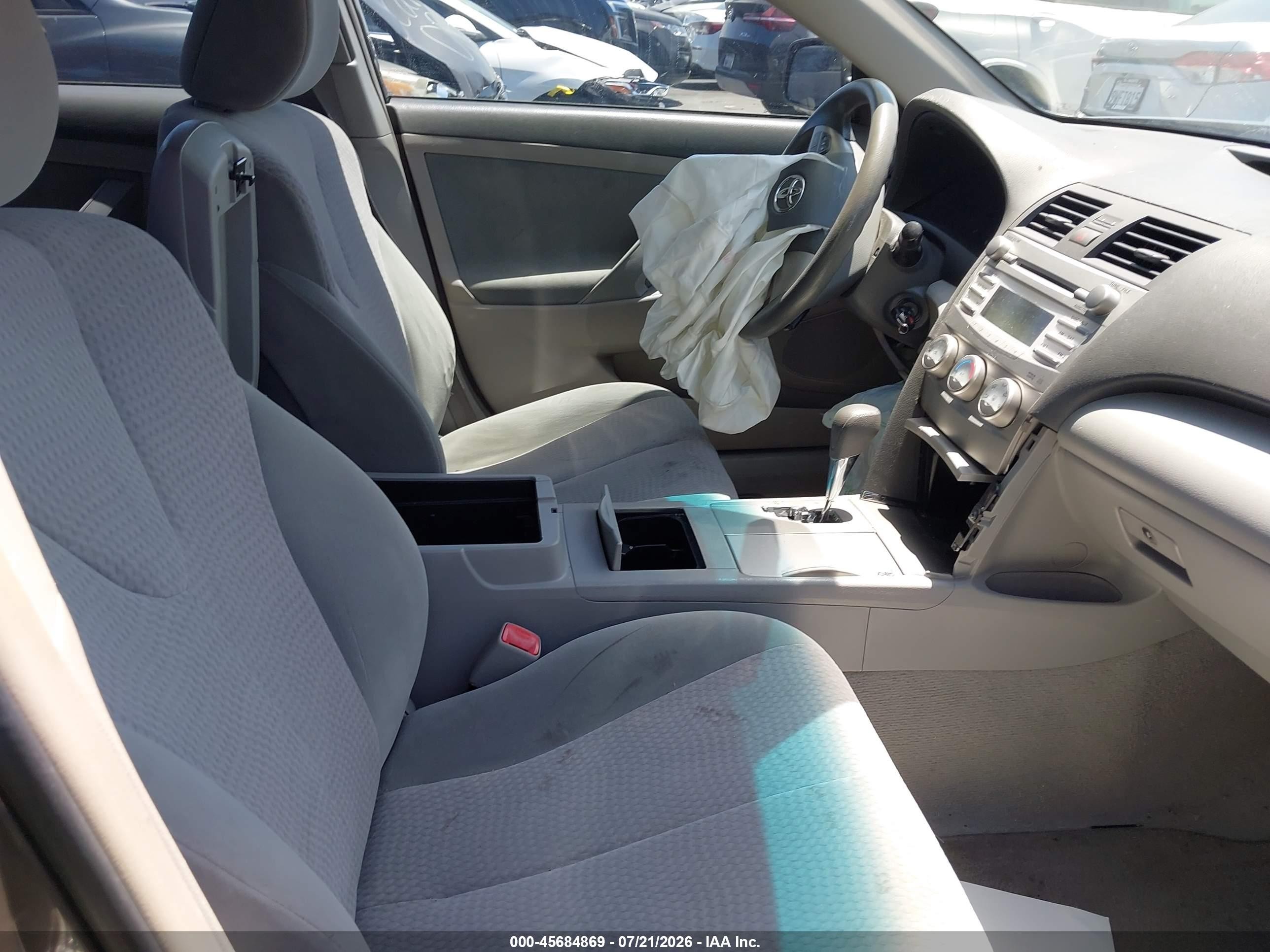 2010 Toyota Camry Le Gray vin: 4T4BF3EK2AR001052