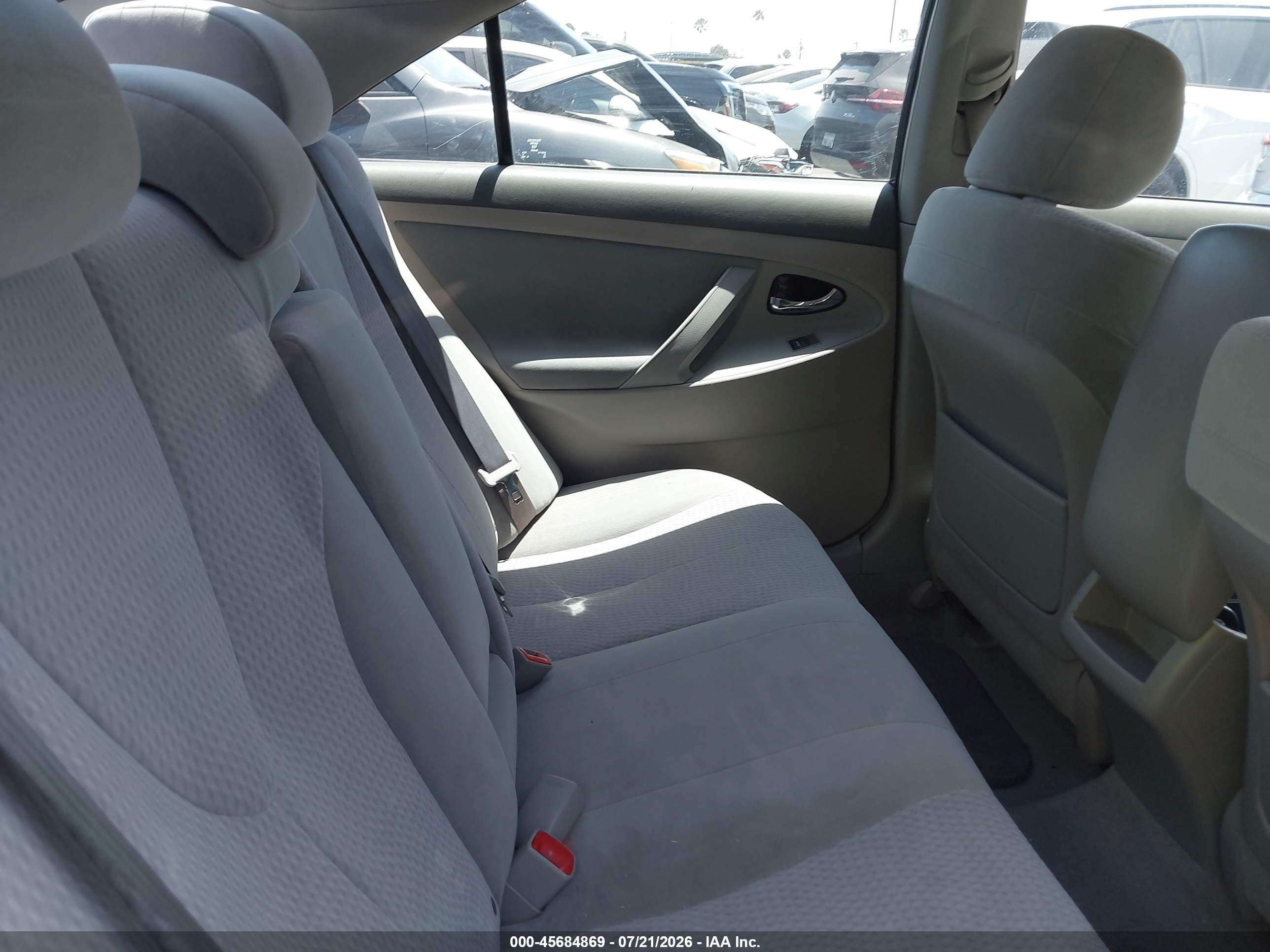 2010 Toyota Camry Le Gray vin: 4T4BF3EK2AR001052