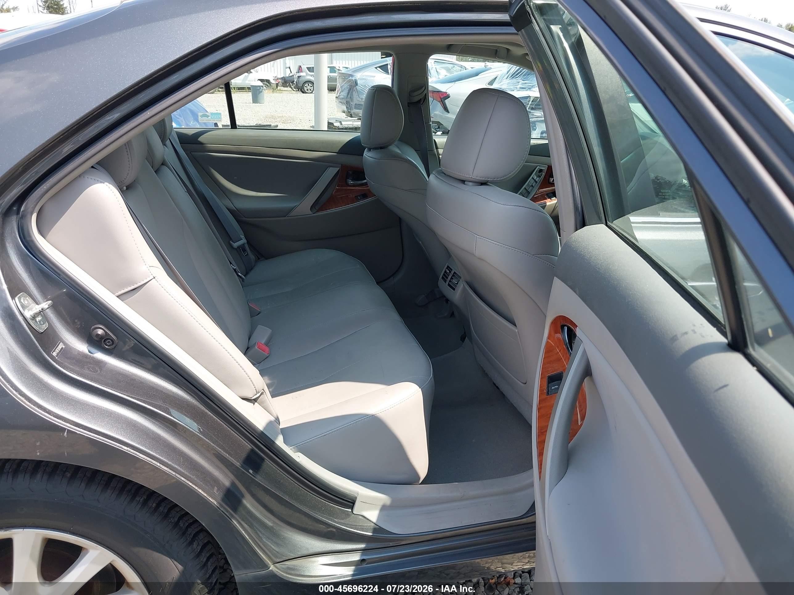 2010 Toyota Camry Xle Gray vin: 4T4BF3EK2AR002878
