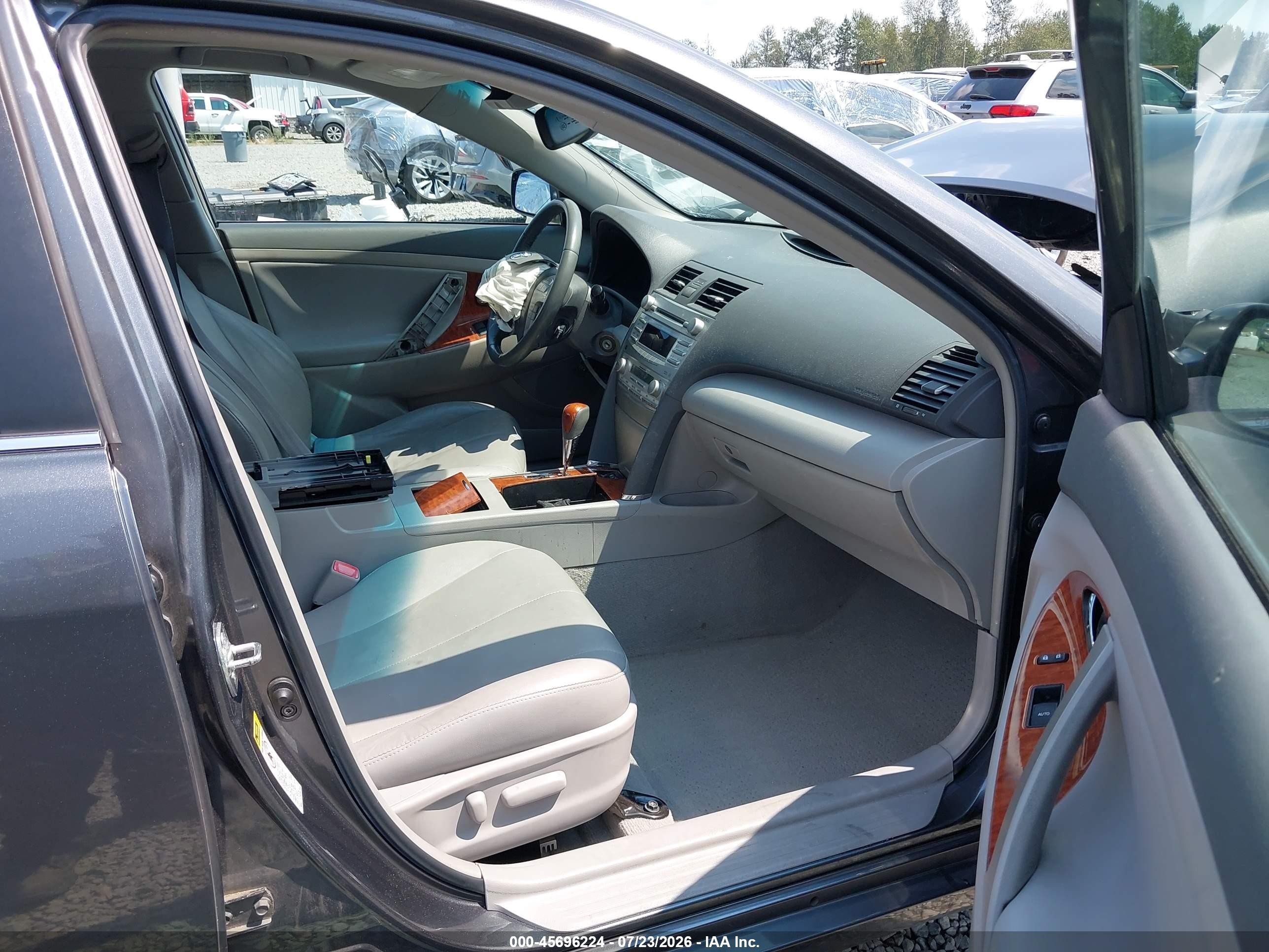 2010 Toyota Camry Xle Gray vin: 4T4BF3EK2AR002878