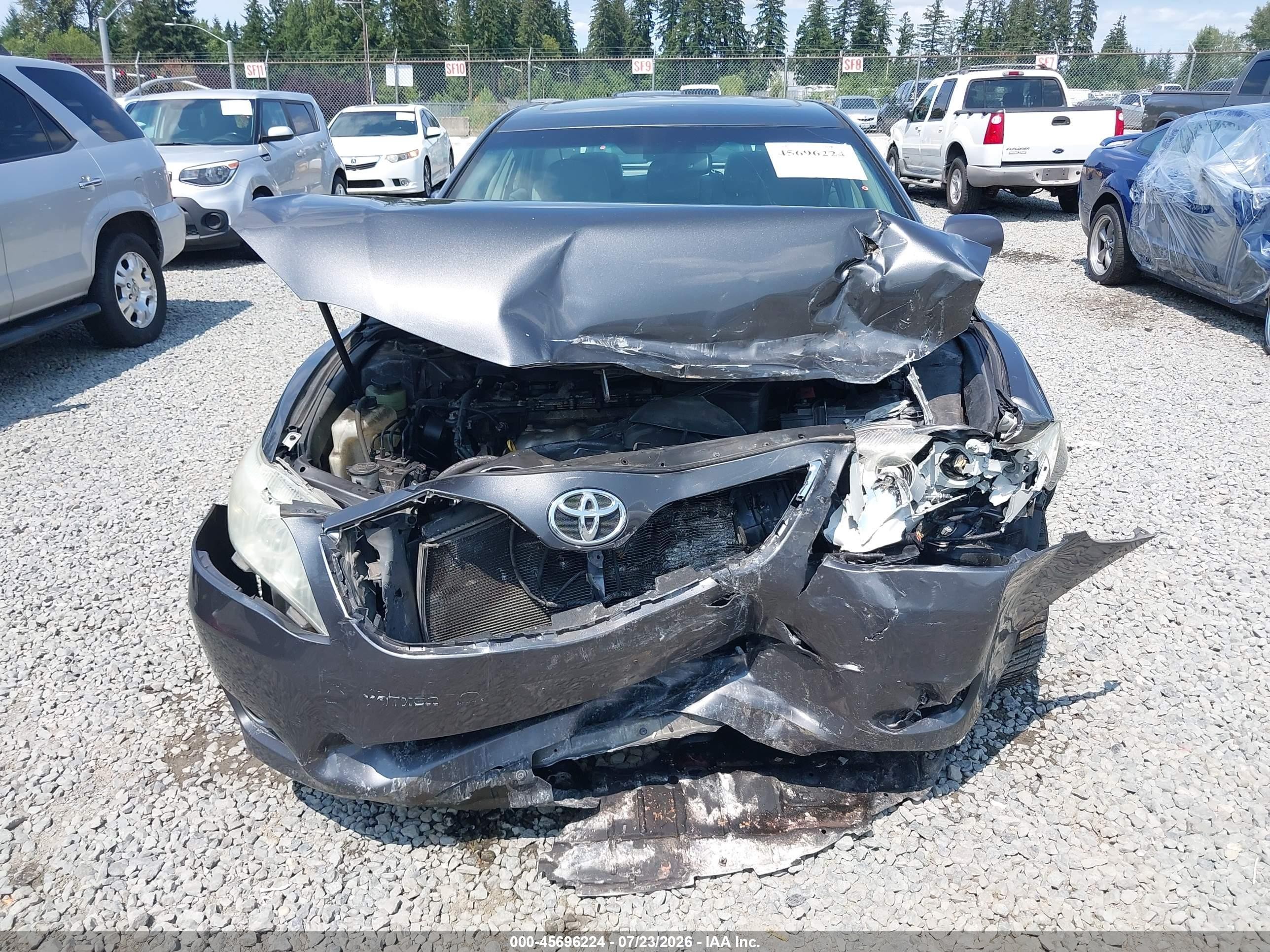 2010 Toyota Camry Xle Gray vin: 4T4BF3EK2AR002878