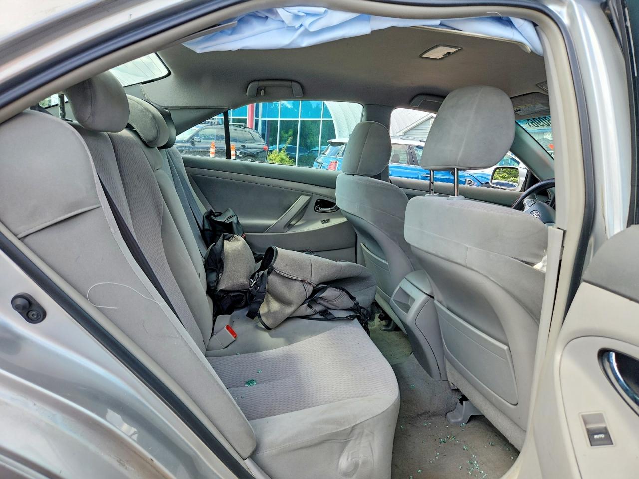 2010 Toyota Camry Le Silver vin: 4T4BF3EK2AR014237