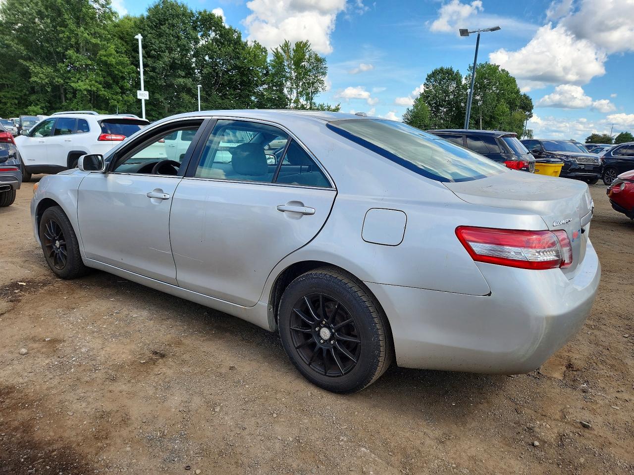 2010 Toyota Camry Le Silver vin: 4T4BF3EK2AR014237