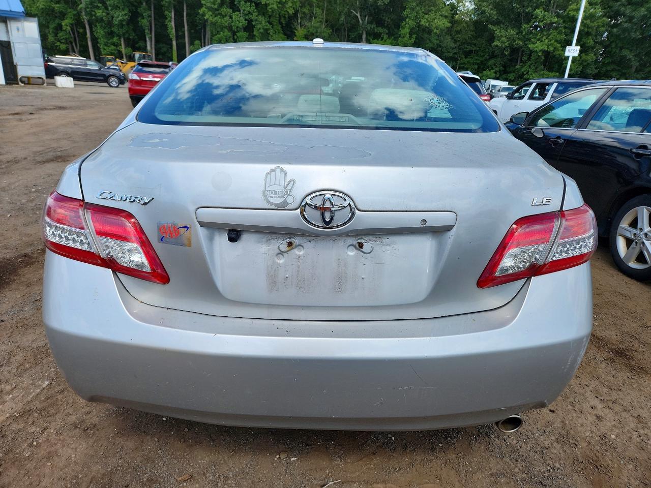 2010 Toyota Camry Le Silver vin: 4T4BF3EK2AR014237