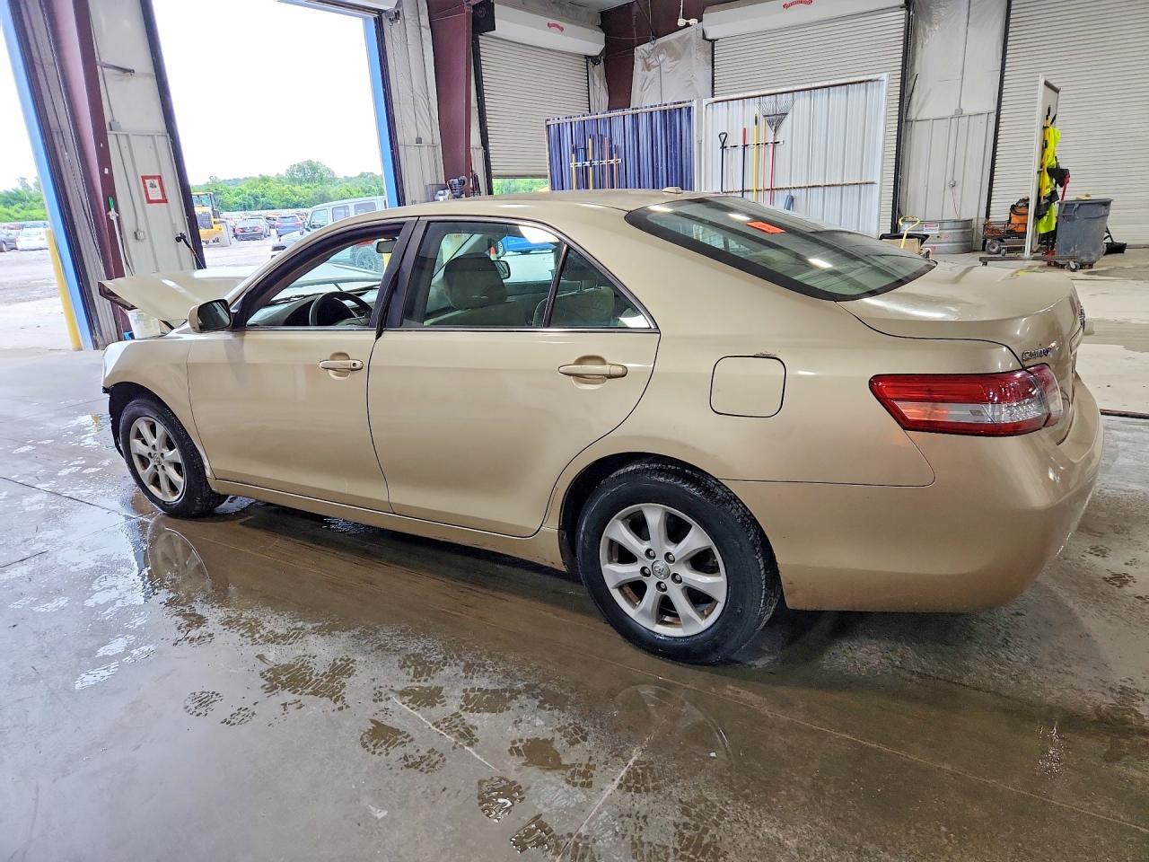 2010 Toyota Camry Le Gold vin: 4T4BF3EK2AR015842