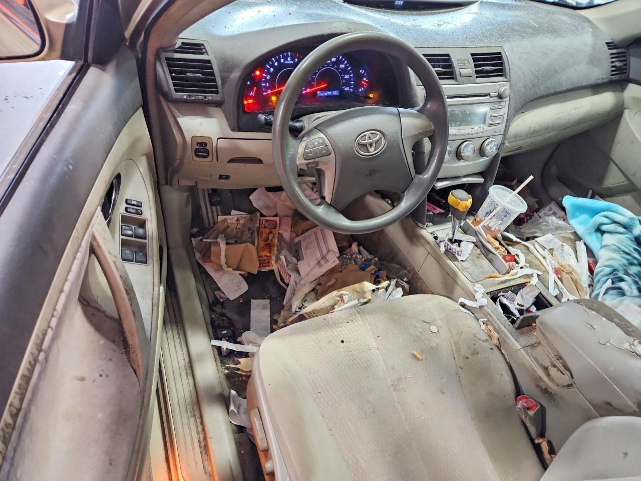 2010 Toyota Camry Le Gold vin: 4T4BF3EK2AR015842