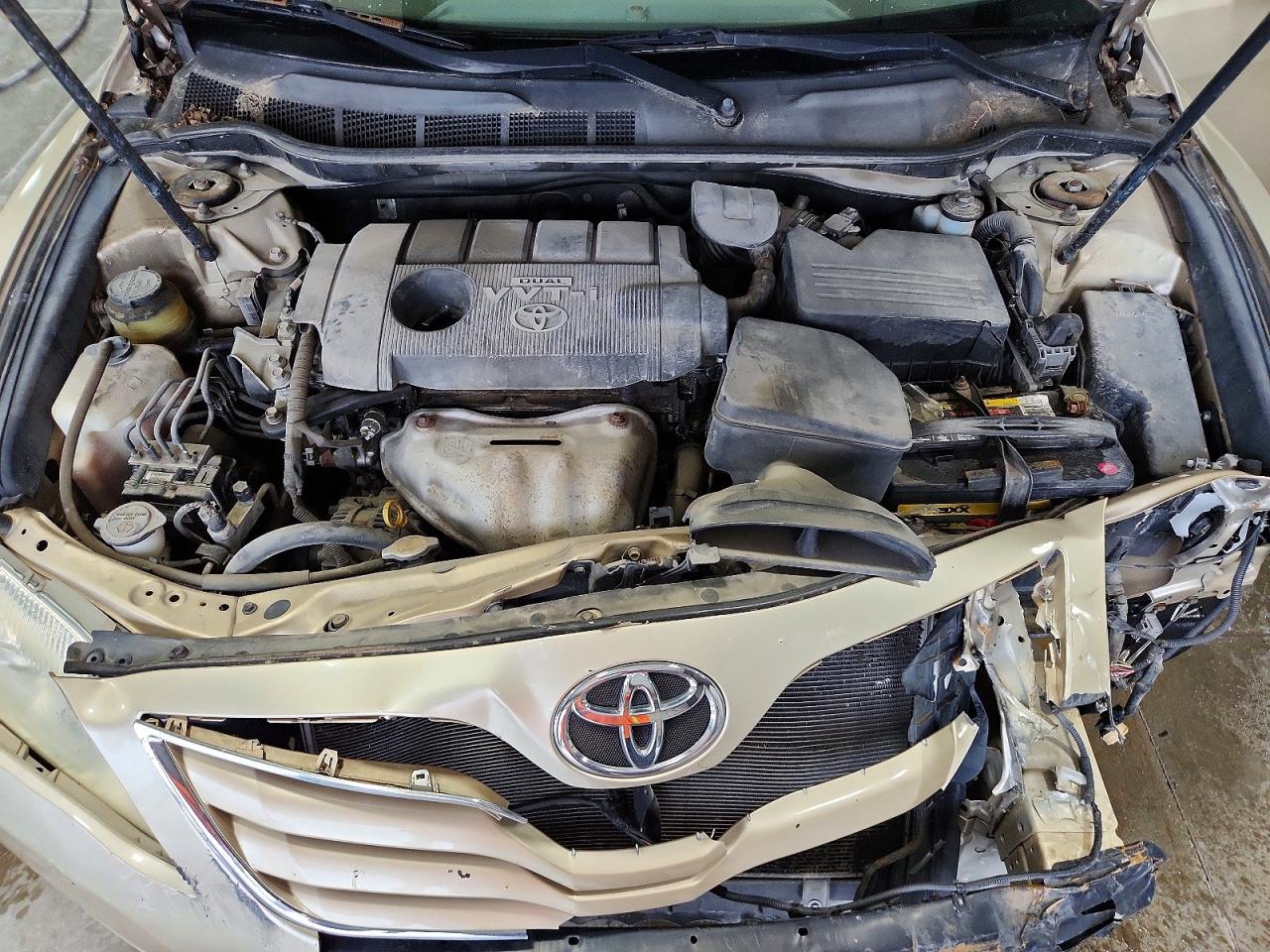 2010 Toyota Camry Le Gold vin: 4T4BF3EK2AR015842