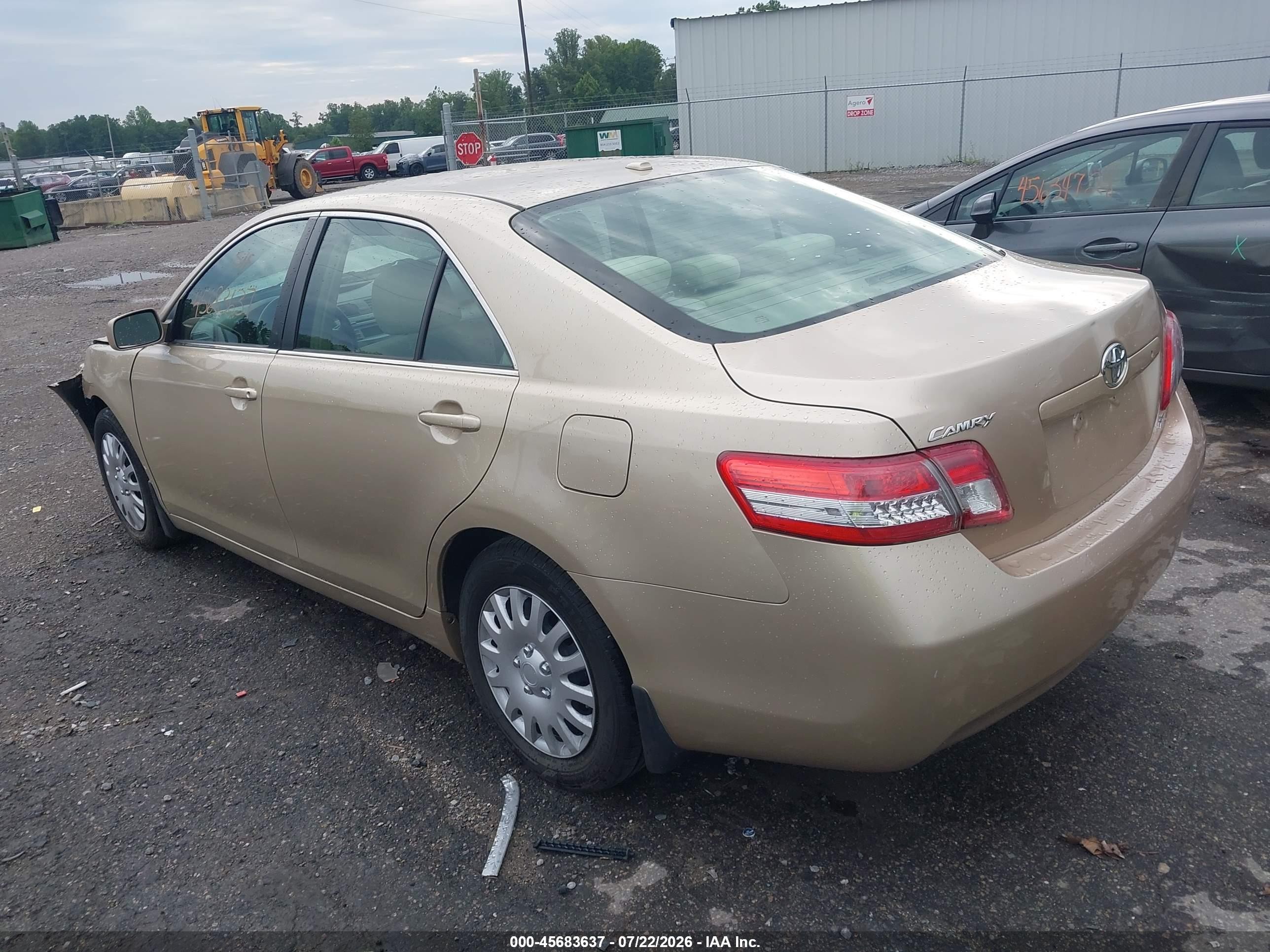 2010 Toyota Camry   Gold vin: 4T4BF3EK2AR016960