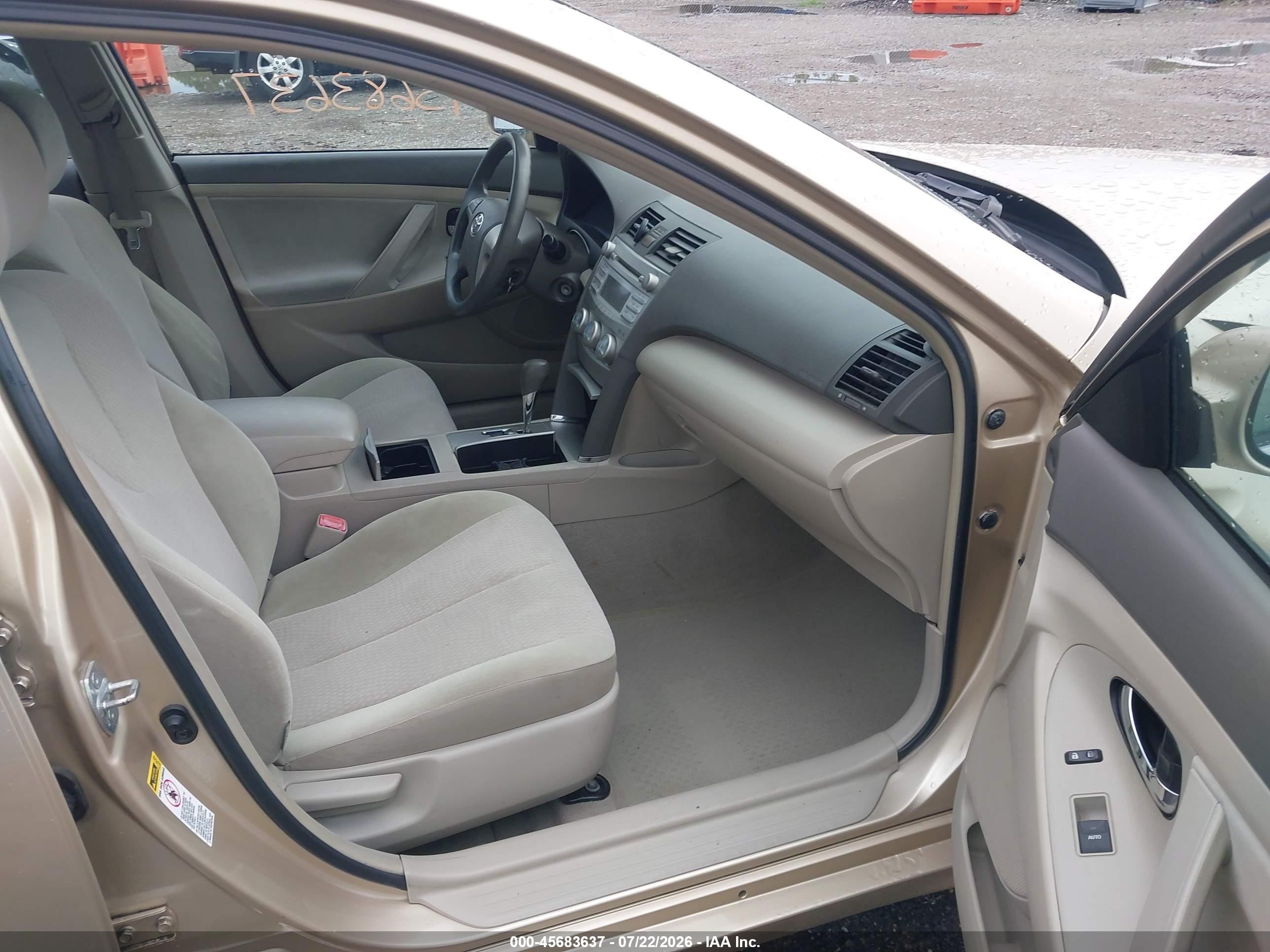 2010 Toyota Camry   Gold vin: 4T4BF3EK2AR016960