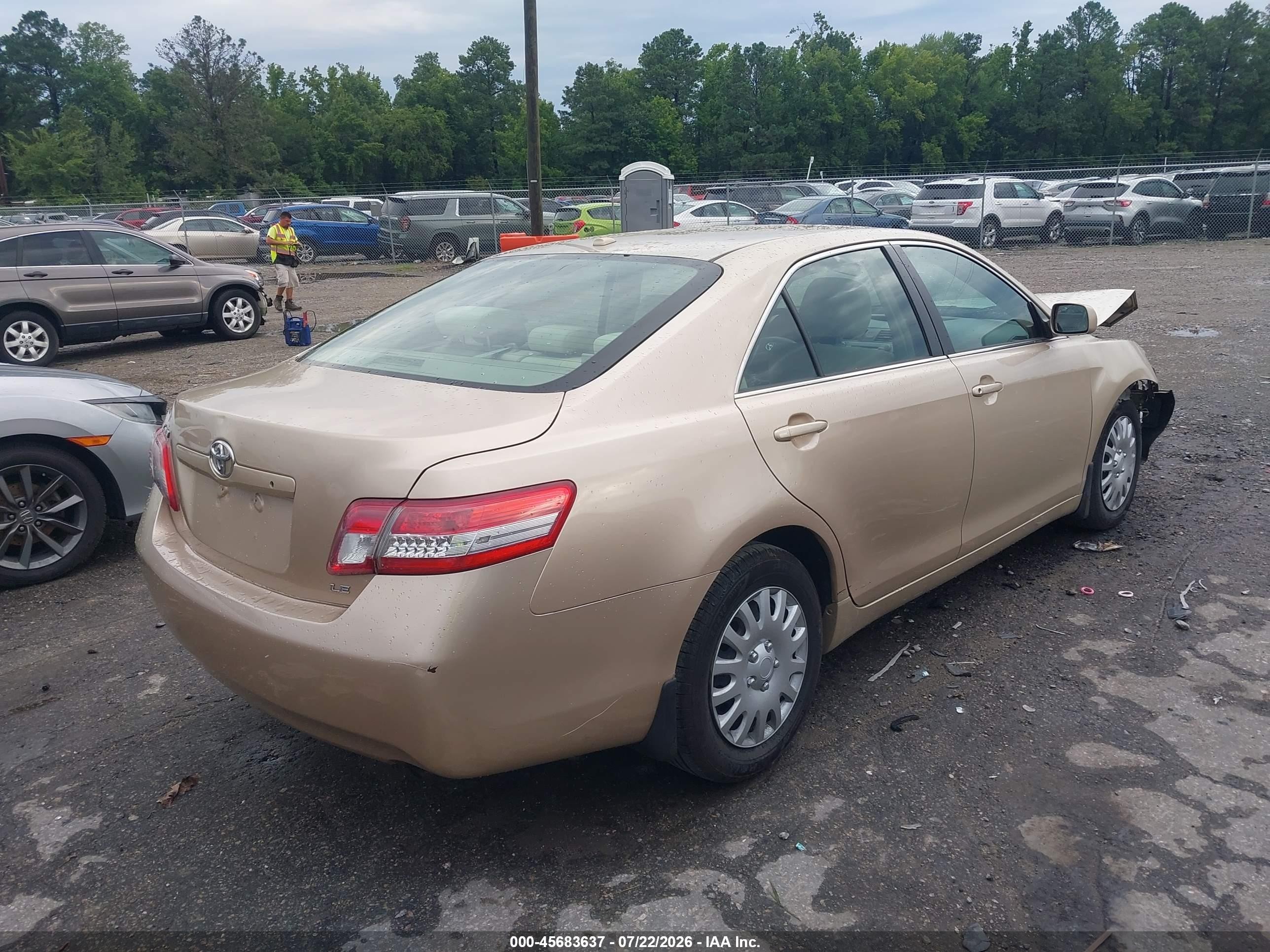 2010 Toyota Camry   Gold vin: 4T4BF3EK2AR016960