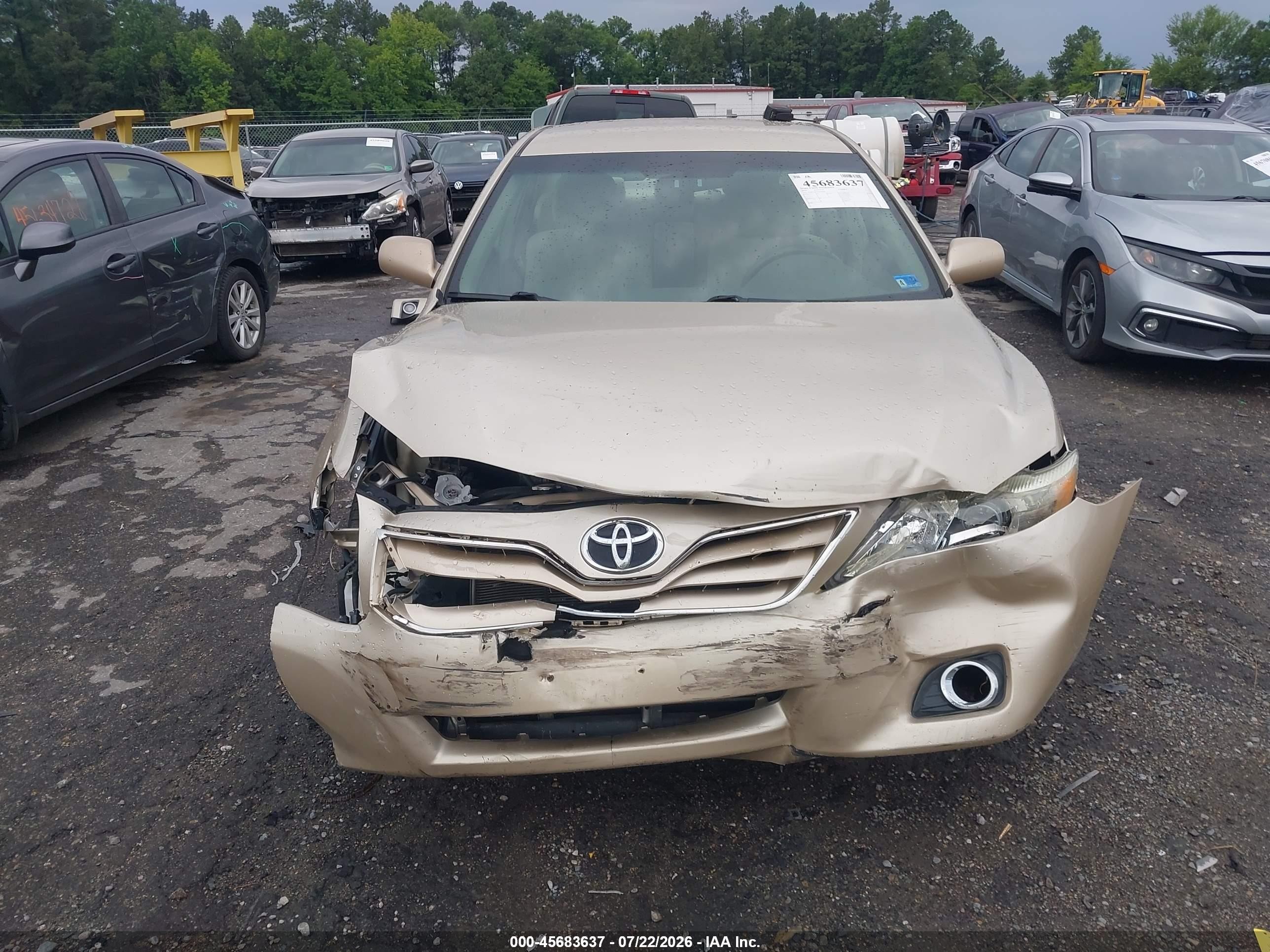 2010 Toyota Camry   Gold vin: 4T4BF3EK2AR016960