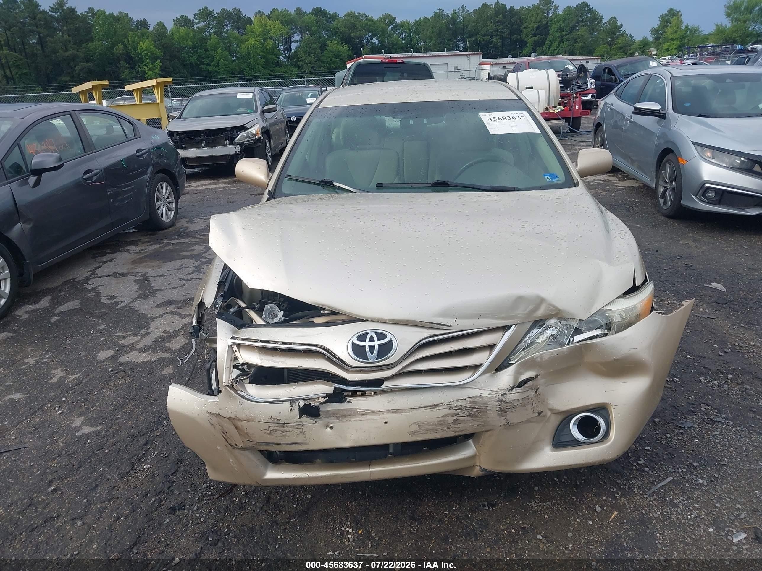 2010 Toyota Camry   Gold vin: 4T4BF3EK2AR016960