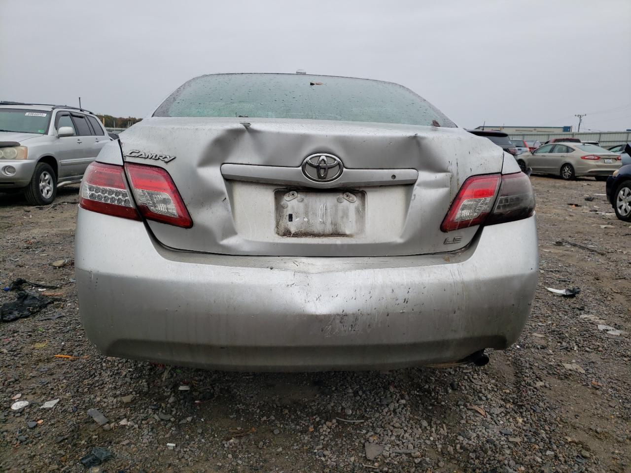 2010 Toyota Camry /le/ Серебряный vin: 4T4BF3EK2AR019034