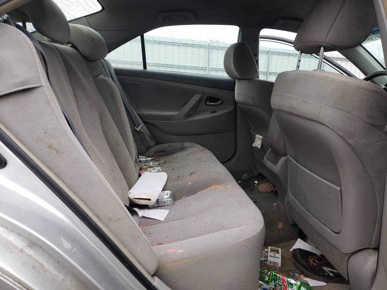 2010 Toyota Camry /le/ Серебряный vin: 4T4BF3EK2AR019034