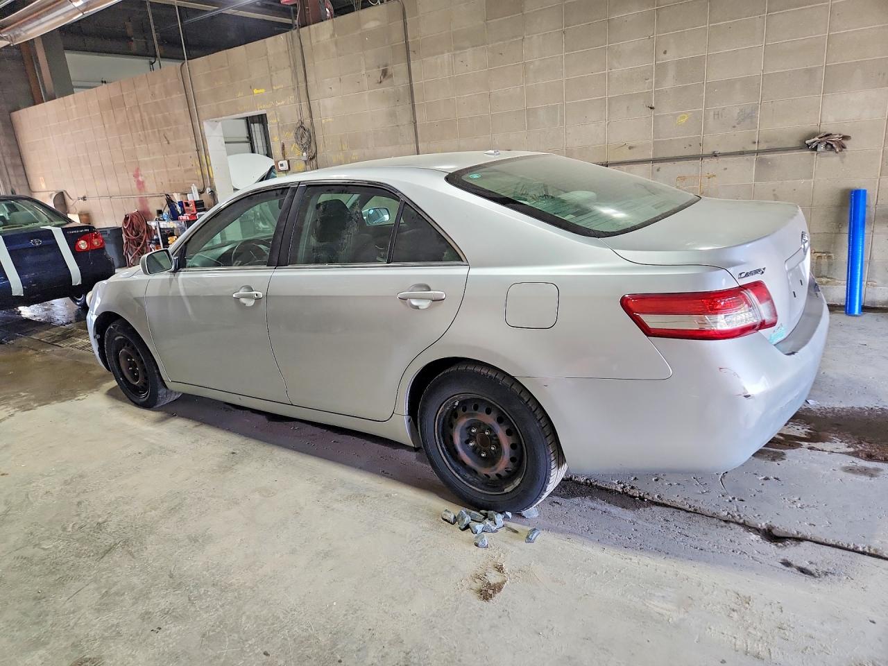 2010 Toyota Camry Le Silver vin: 4T4BF3EK2AR030583