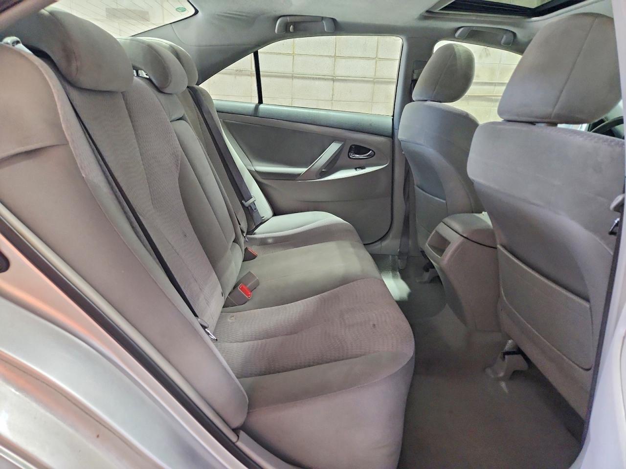 2010 Toyota Camry Le Silver vin: 4T4BF3EK2AR030583