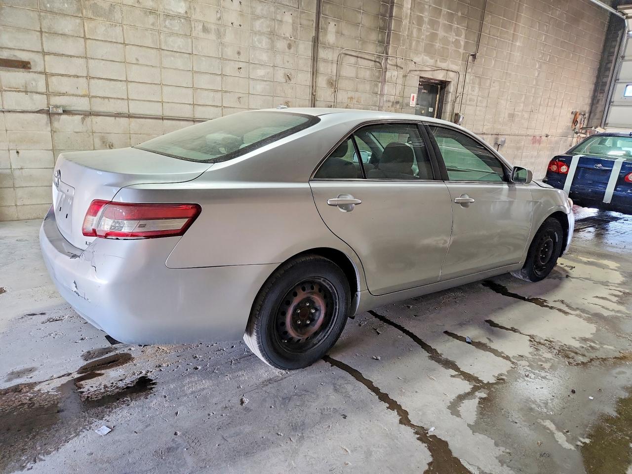2010 Toyota Camry Le Silver vin: 4T4BF3EK2AR030583
