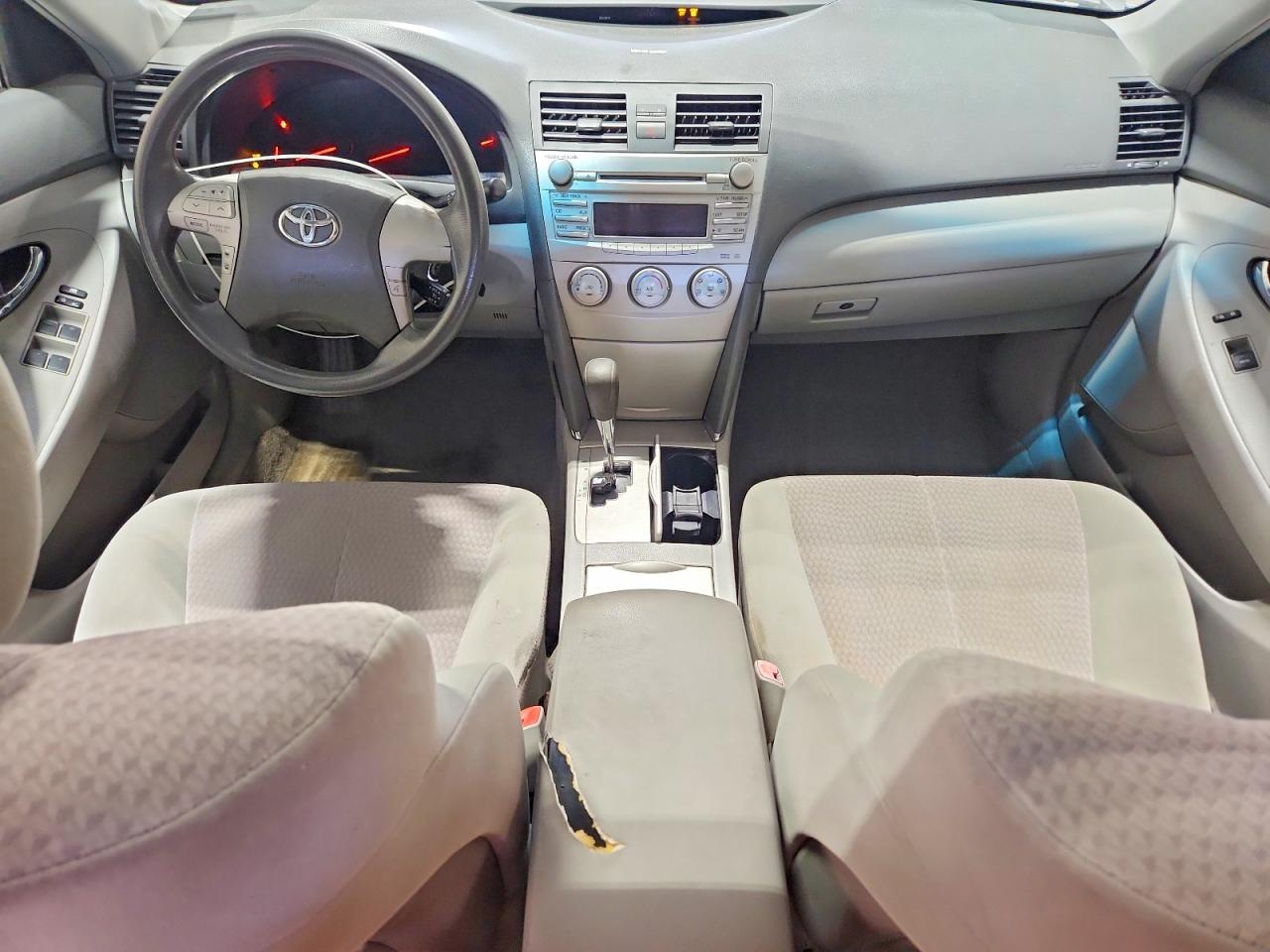 2010 Toyota Camry Le Silver vin: 4T4BF3EK2AR030583
