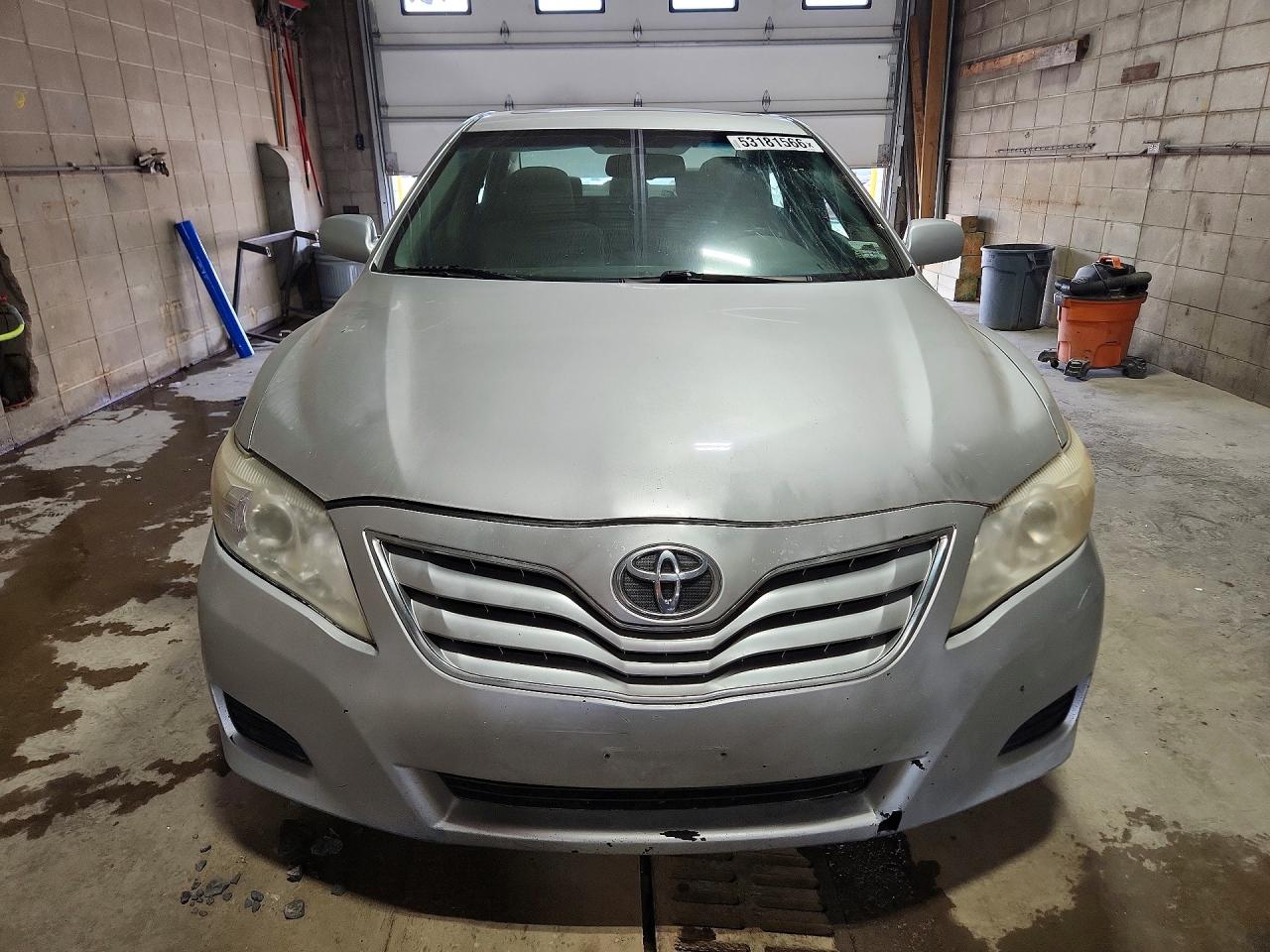 2010 Toyota Camry Le Silver vin: 4T4BF3EK2AR030583