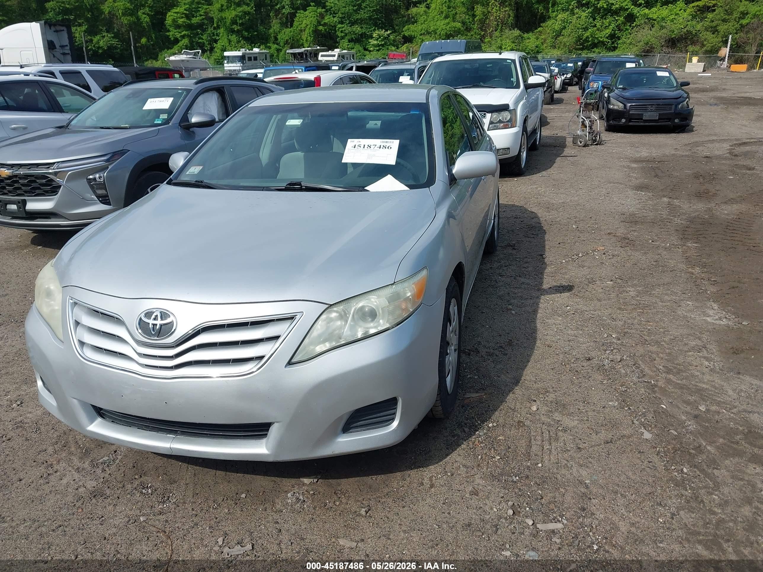 2010 Toyota Camry Le Silver vin: 4T4BF3EK2AR037369