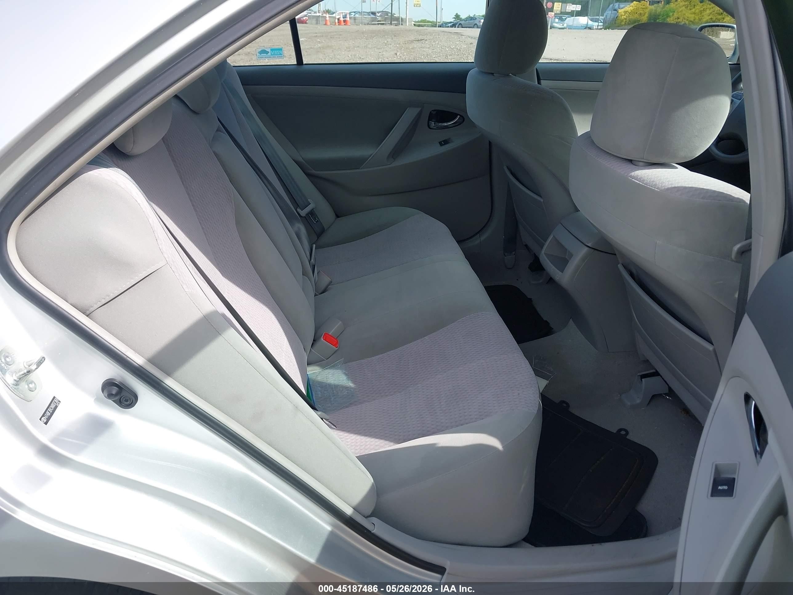 2010 Toyota Camry Le Silver vin: 4T4BF3EK2AR037369
