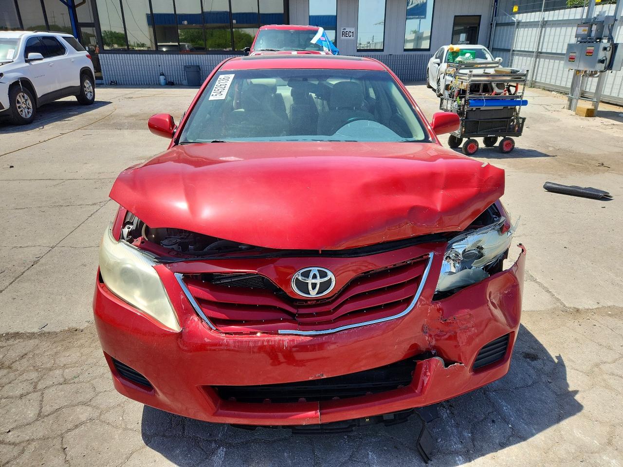 2010 Toyota Camry Le Red vin: 4T4BF3EK2AR037713