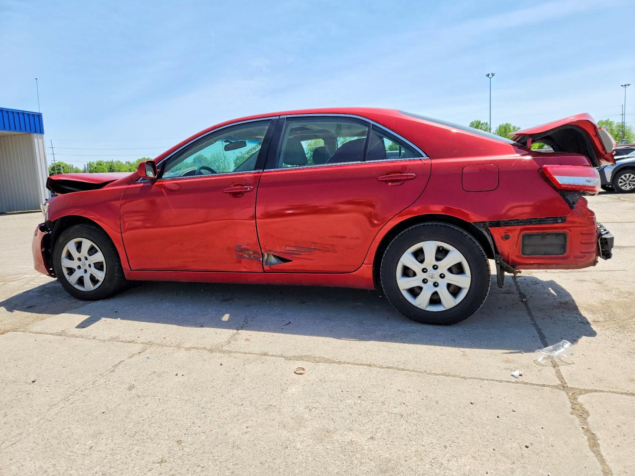 2010 Toyota Camry Le Red vin: 4T4BF3EK2AR037713