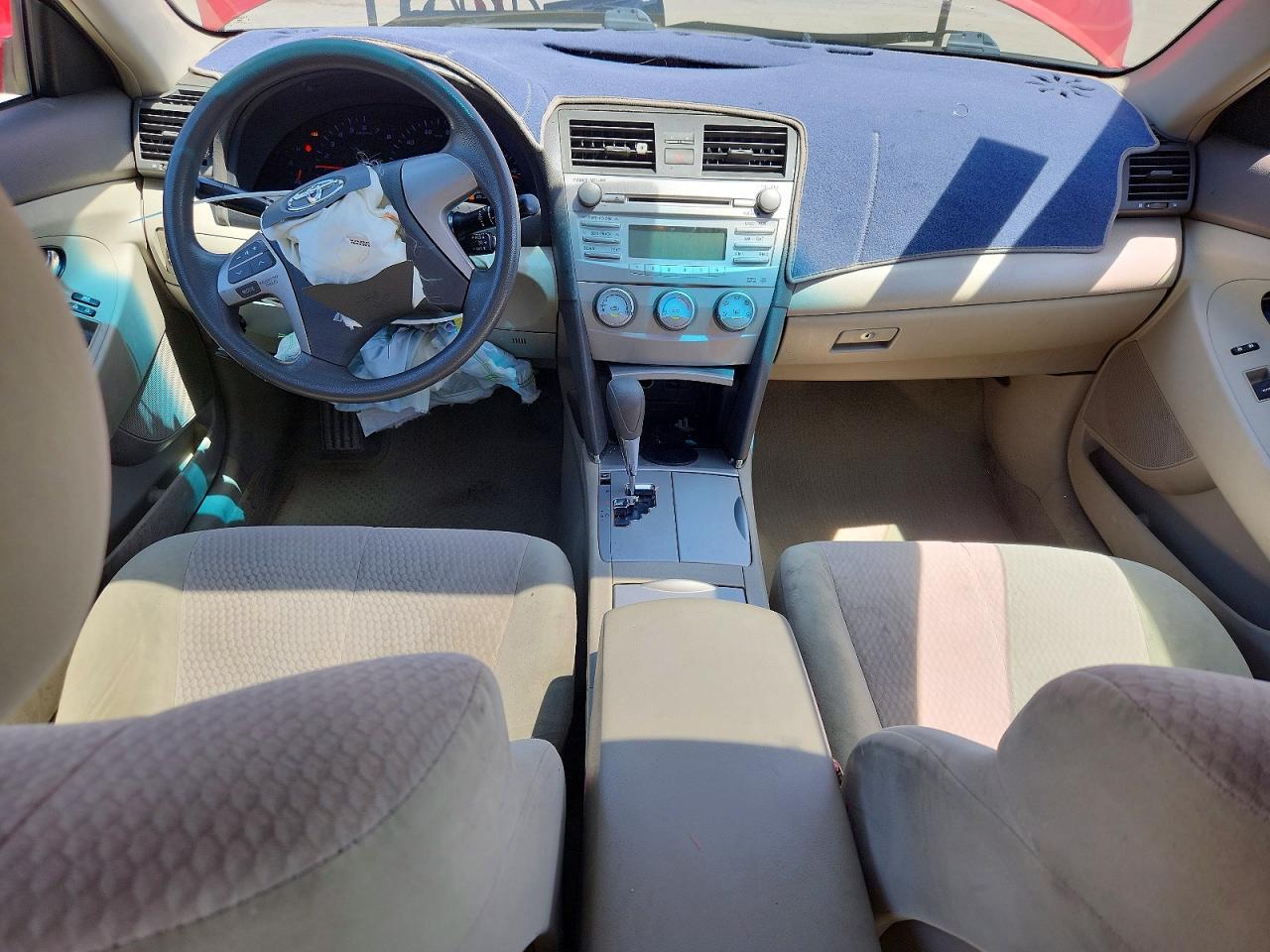 2010 Toyota Camry Le Red vin: 4T4BF3EK2AR037713