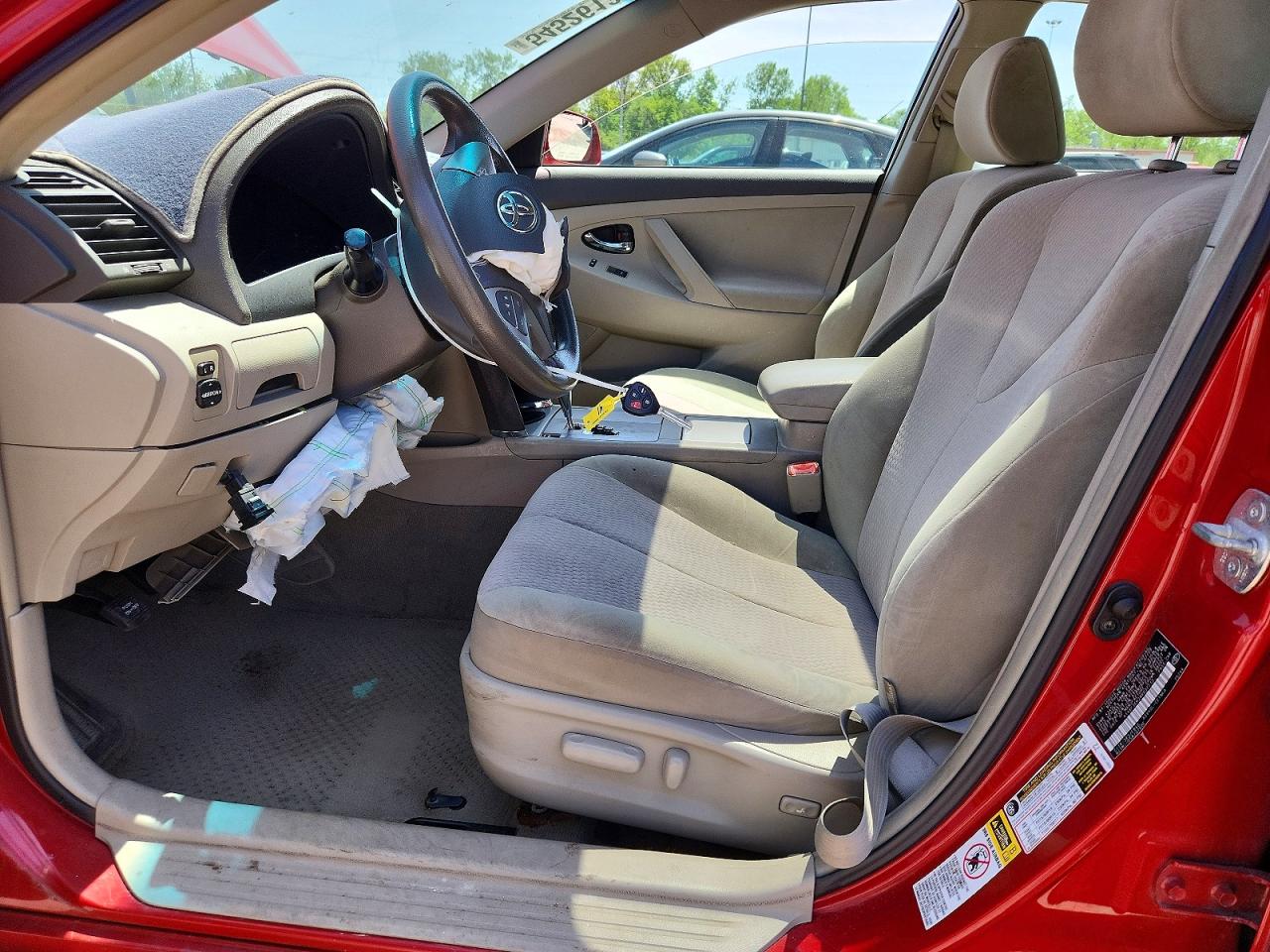 2010 Toyota Camry Le Red vin: 4T4BF3EK2AR037713