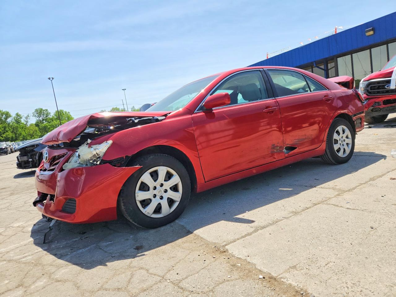 2010 Toyota Camry Le Red vin: 4T4BF3EK2AR037713