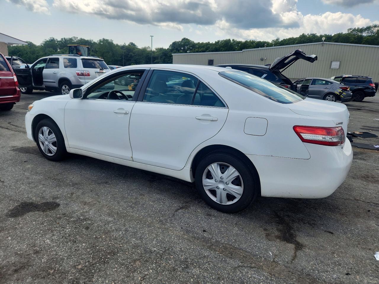 2010 Toyota Camry Le White vin: 4T4BF3EK2AR052857
