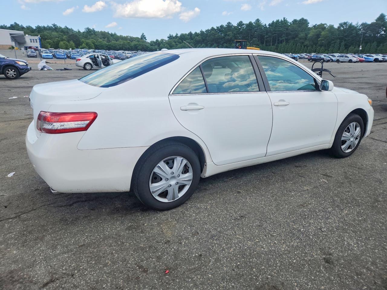 2010 Toyota Camry Le White vin: 4T4BF3EK2AR052857