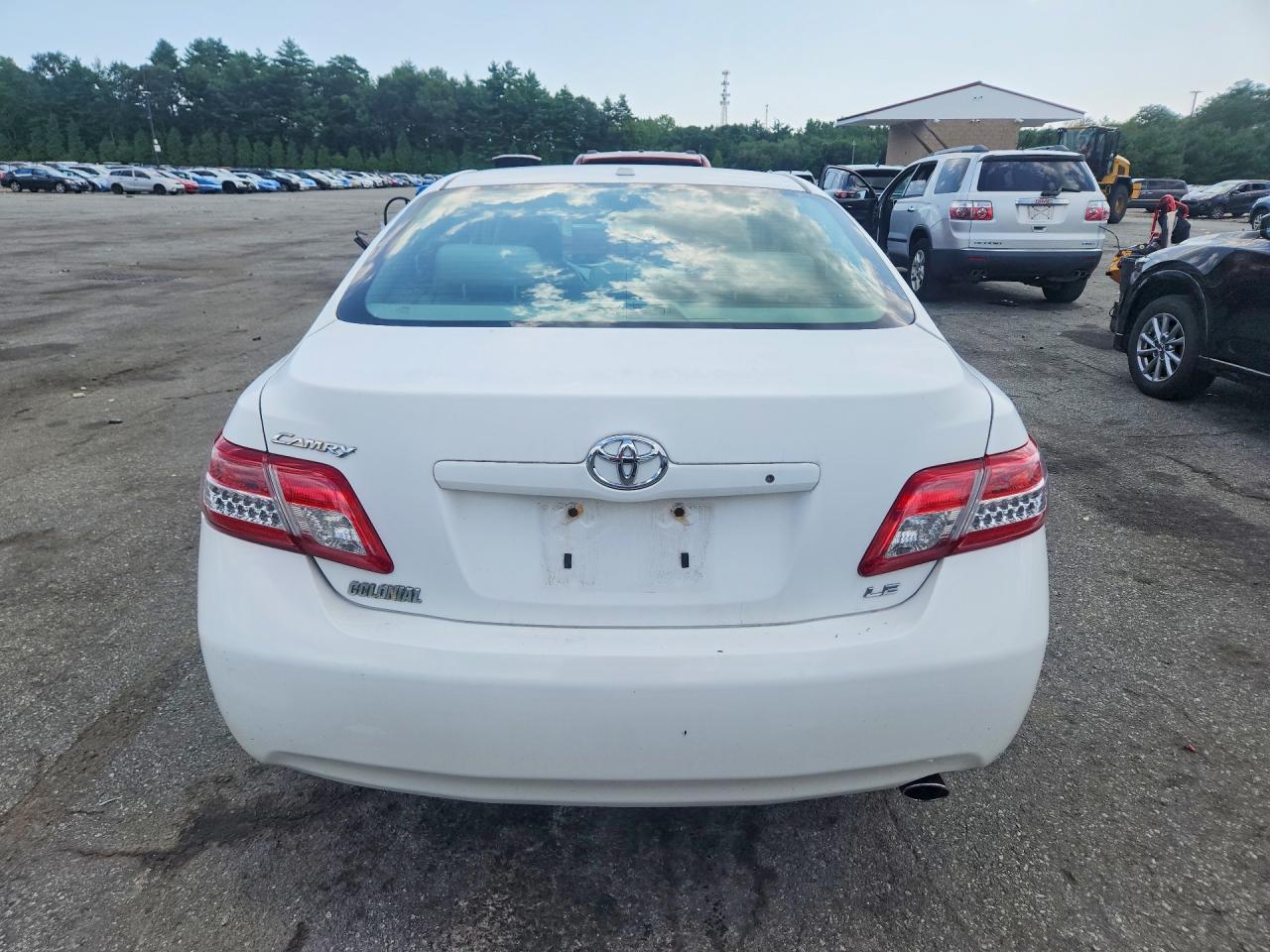 2010 Toyota Camry Le White vin: 4T4BF3EK2AR052857