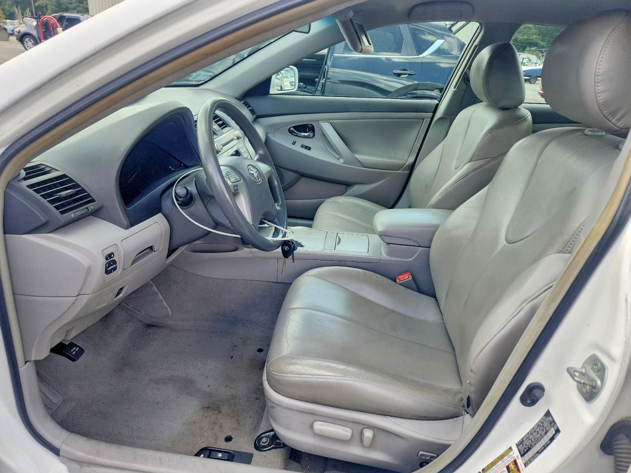 2010 Toyota Camry Le White vin: 4T4BF3EK2AR052857