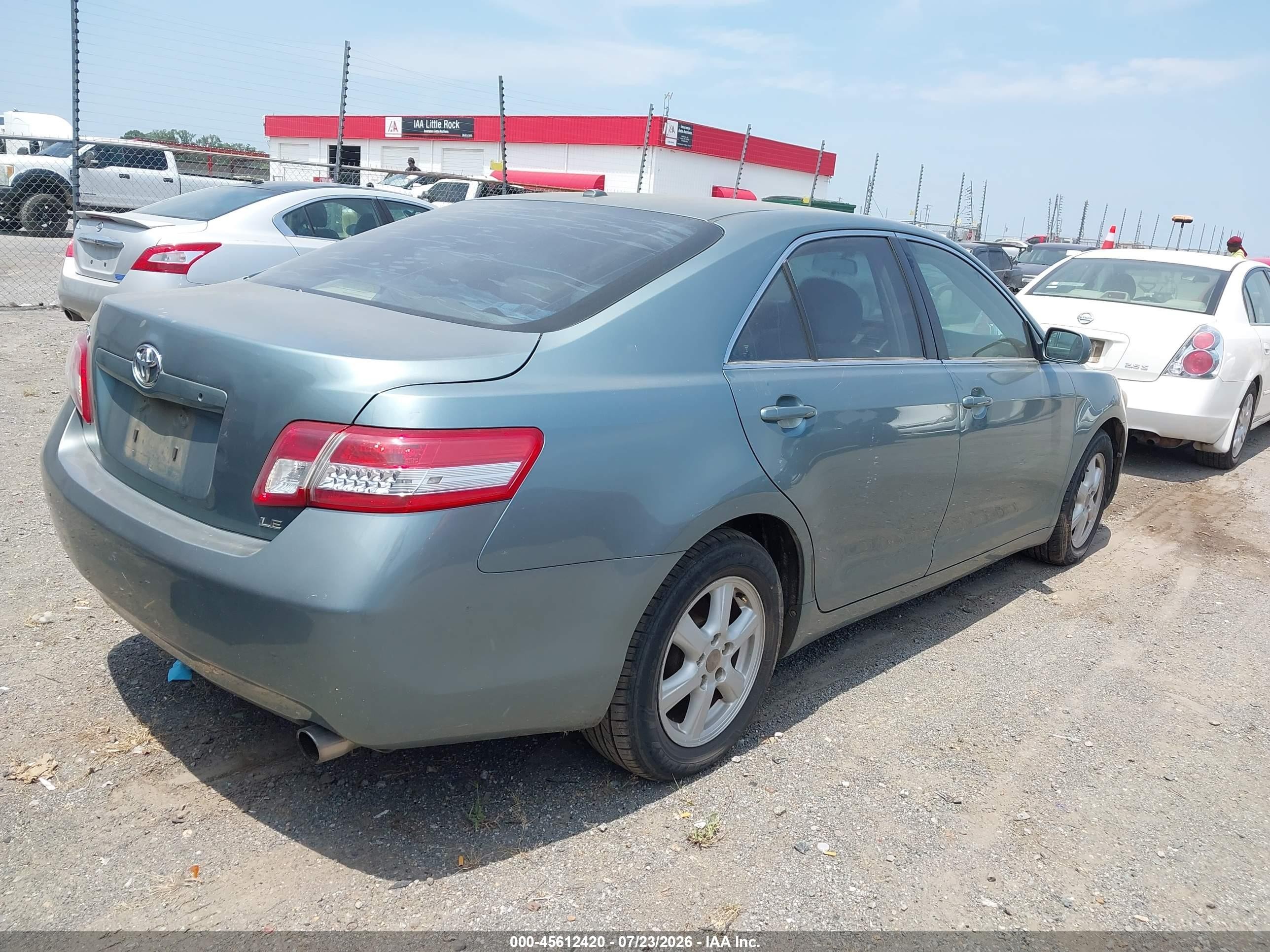 2010 Toyota Camry Le Green vin: 4T4BF3EK2AR056410