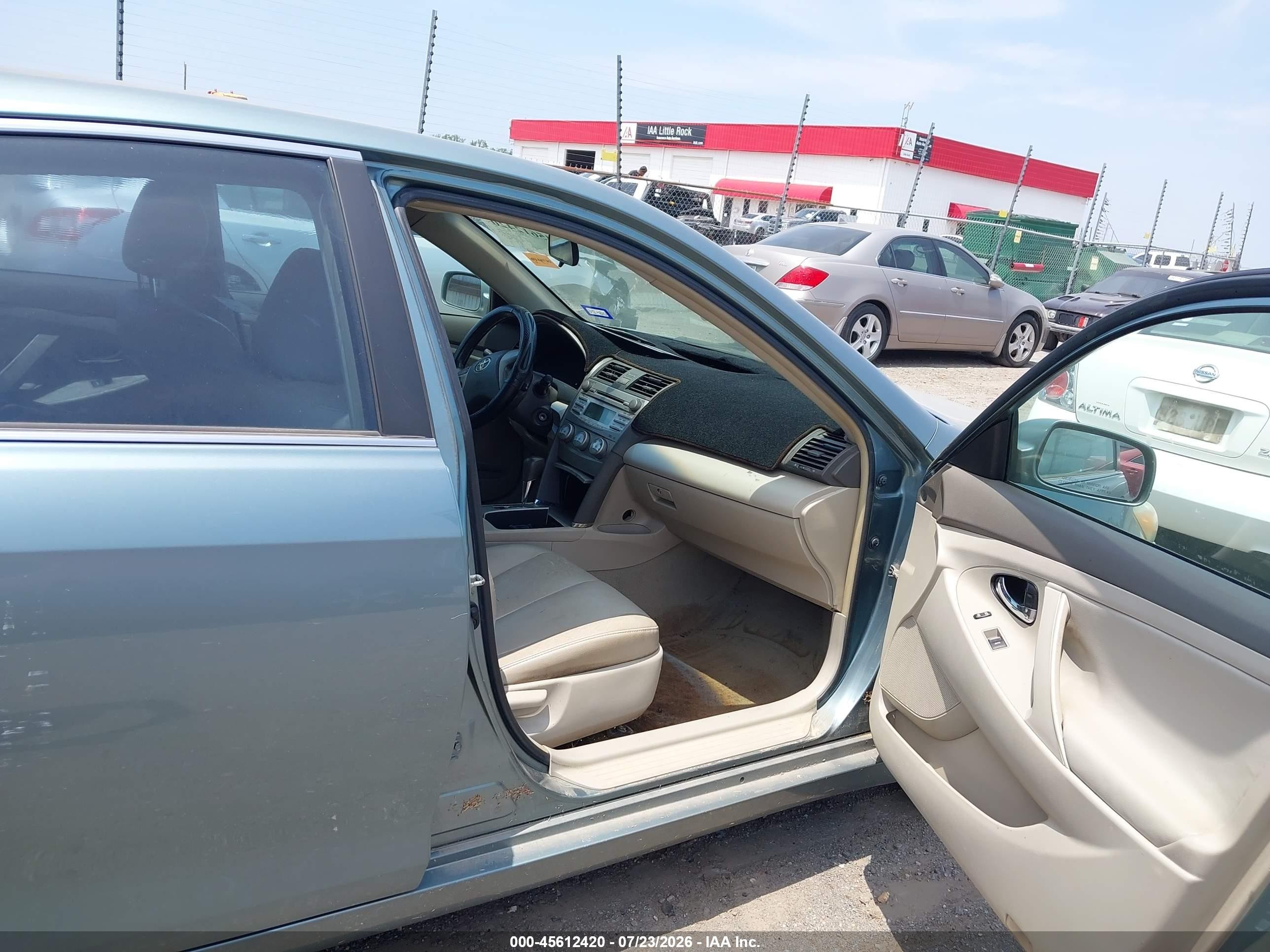 2010 Toyota Camry Le Green vin: 4T4BF3EK2AR056410