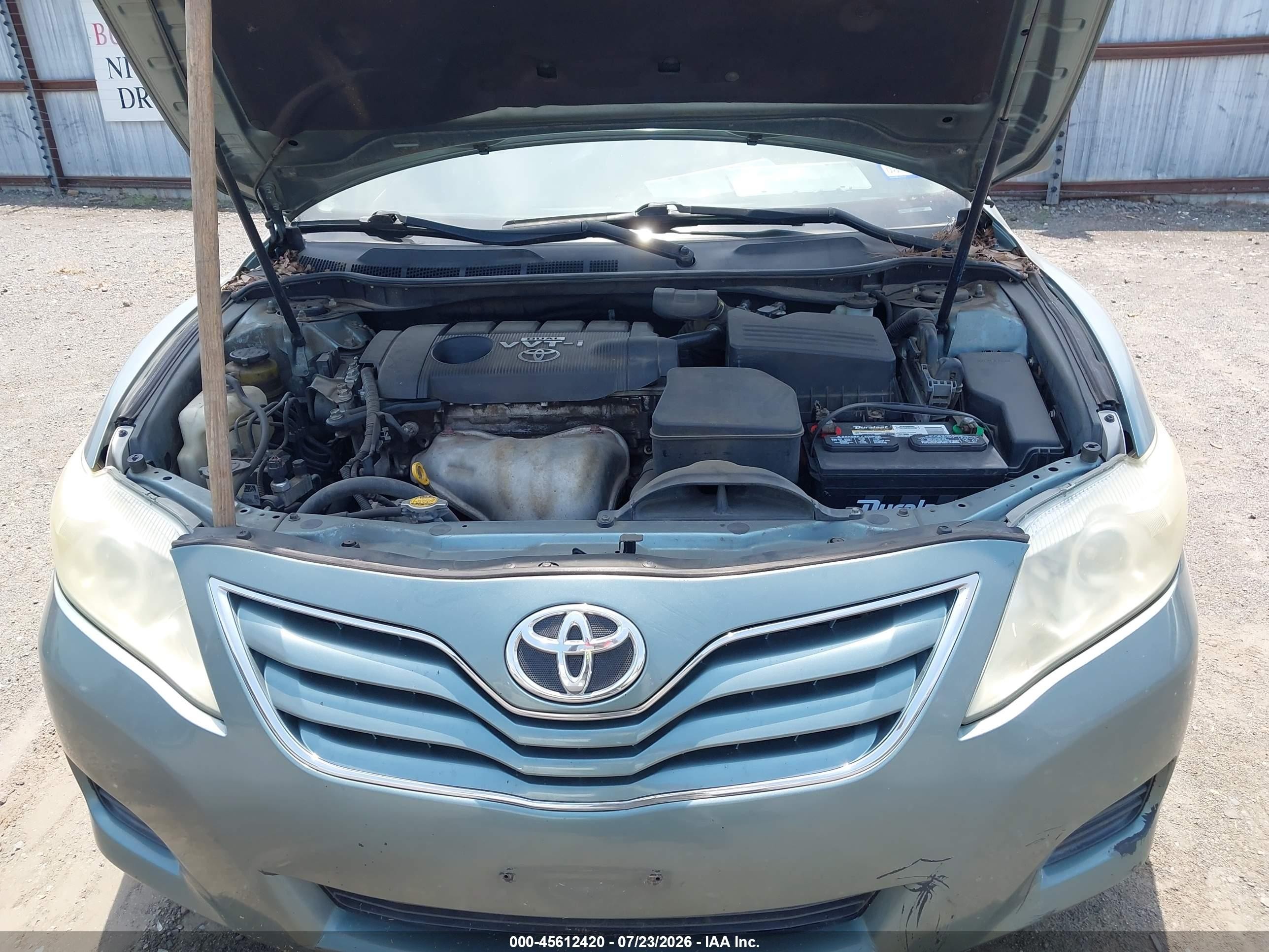 2010 Toyota Camry Le Green vin: 4T4BF3EK2AR056410