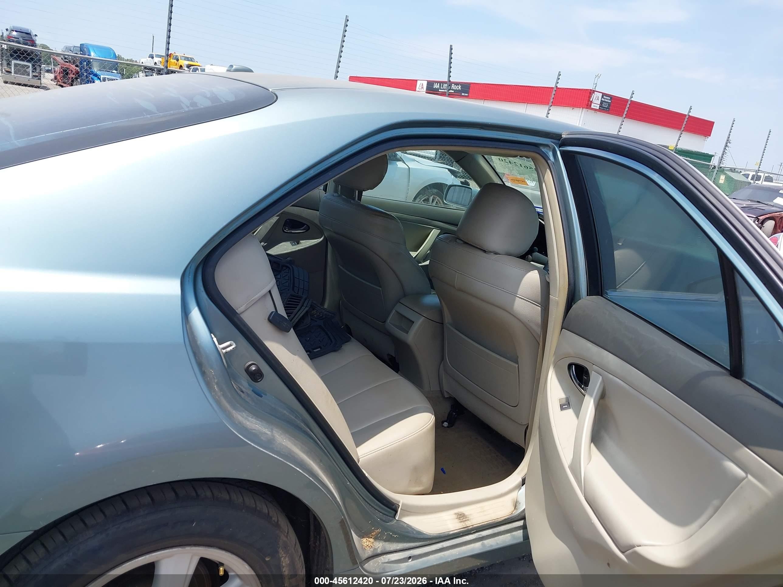 2010 Toyota Camry Le Green vin: 4T4BF3EK2AR056410