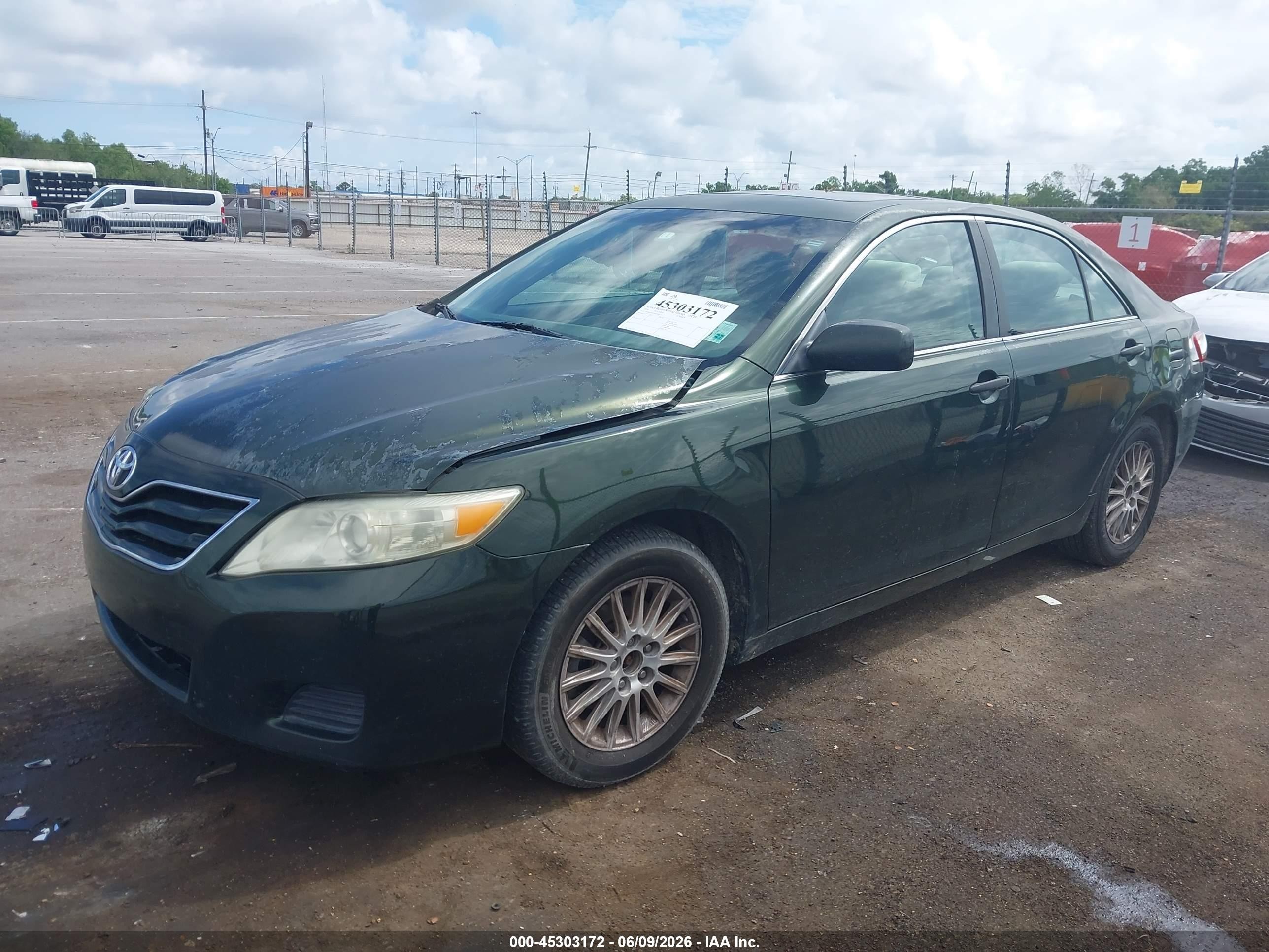 2010 Toyota Camry Le Green vin: 4T4BF3EK2AR056827