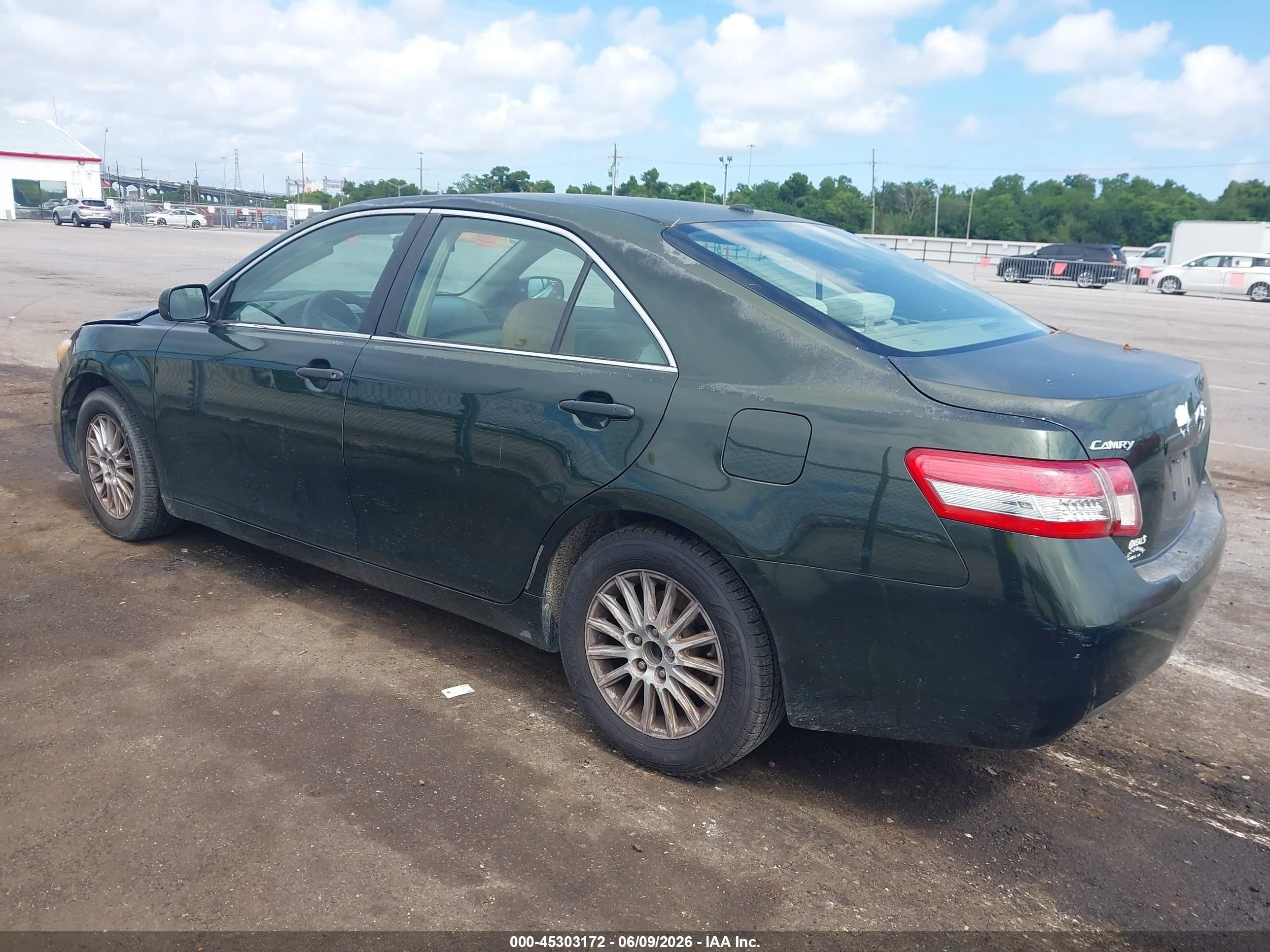 2010 Toyota Camry Le Green vin: 4T4BF3EK2AR056827