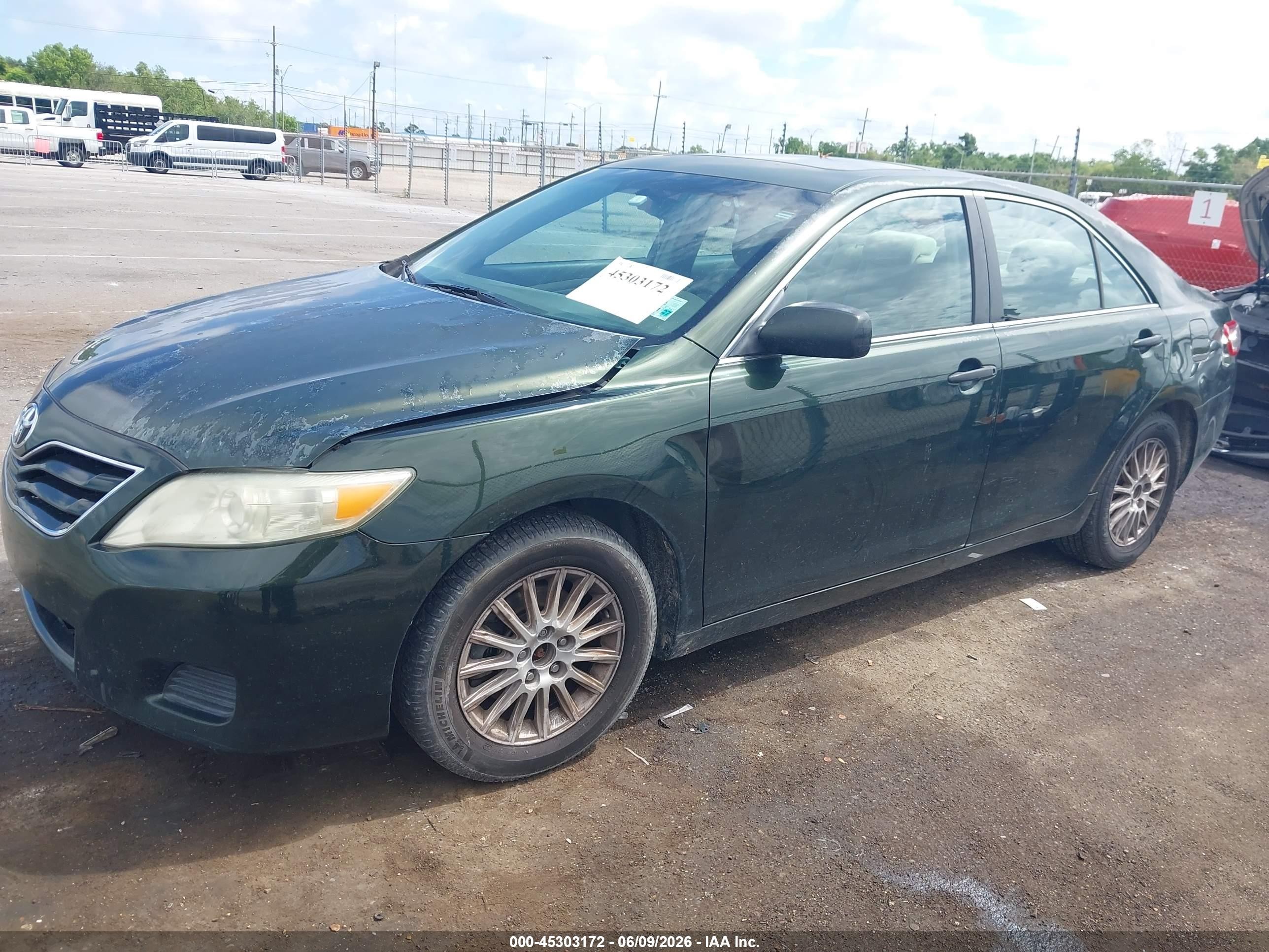 2010 Toyota Camry Le Green vin: 4T4BF3EK2AR056827