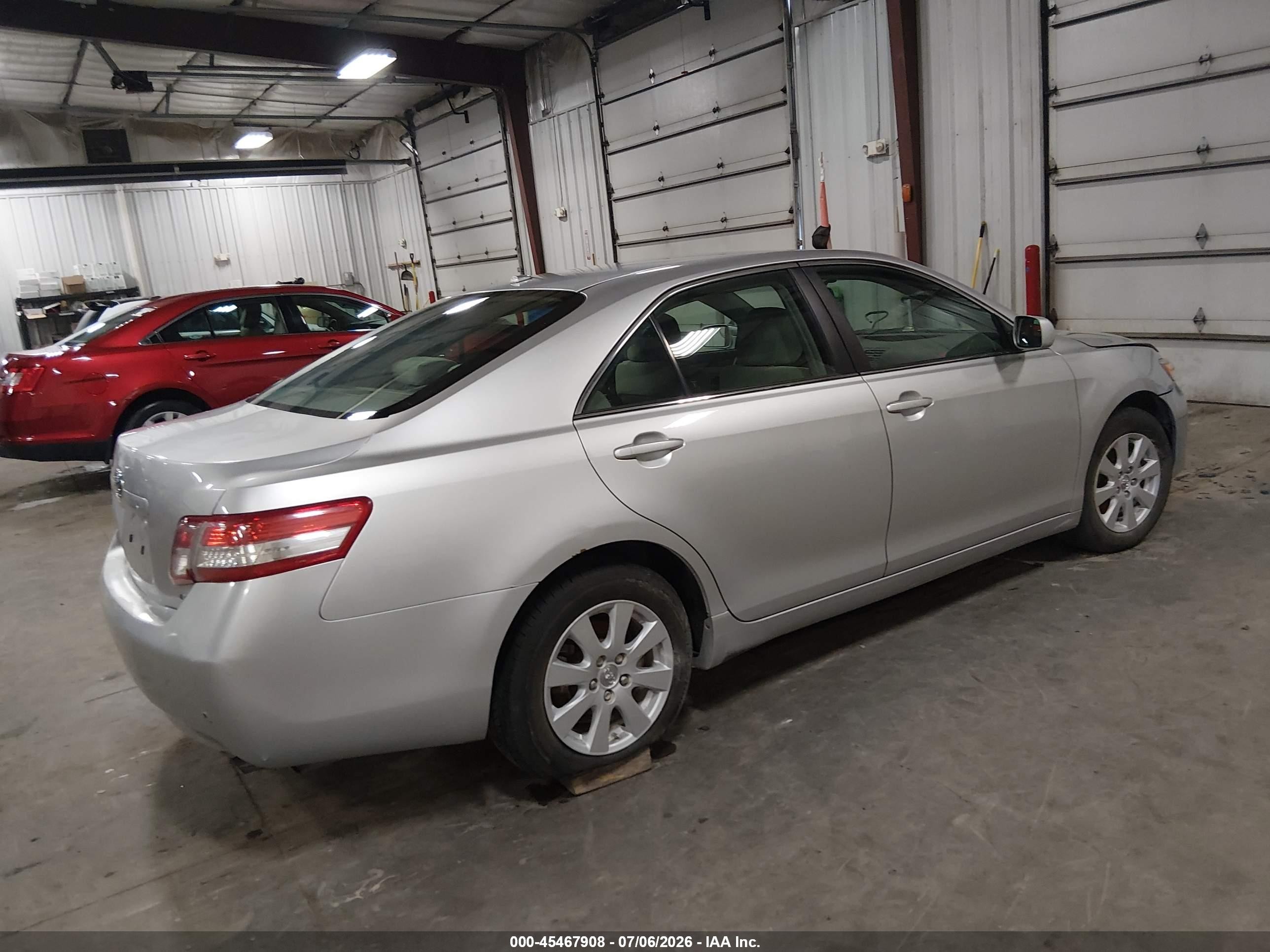2010 Toyota Camry Le Gray vin: 4T4BF3EK2AR061705