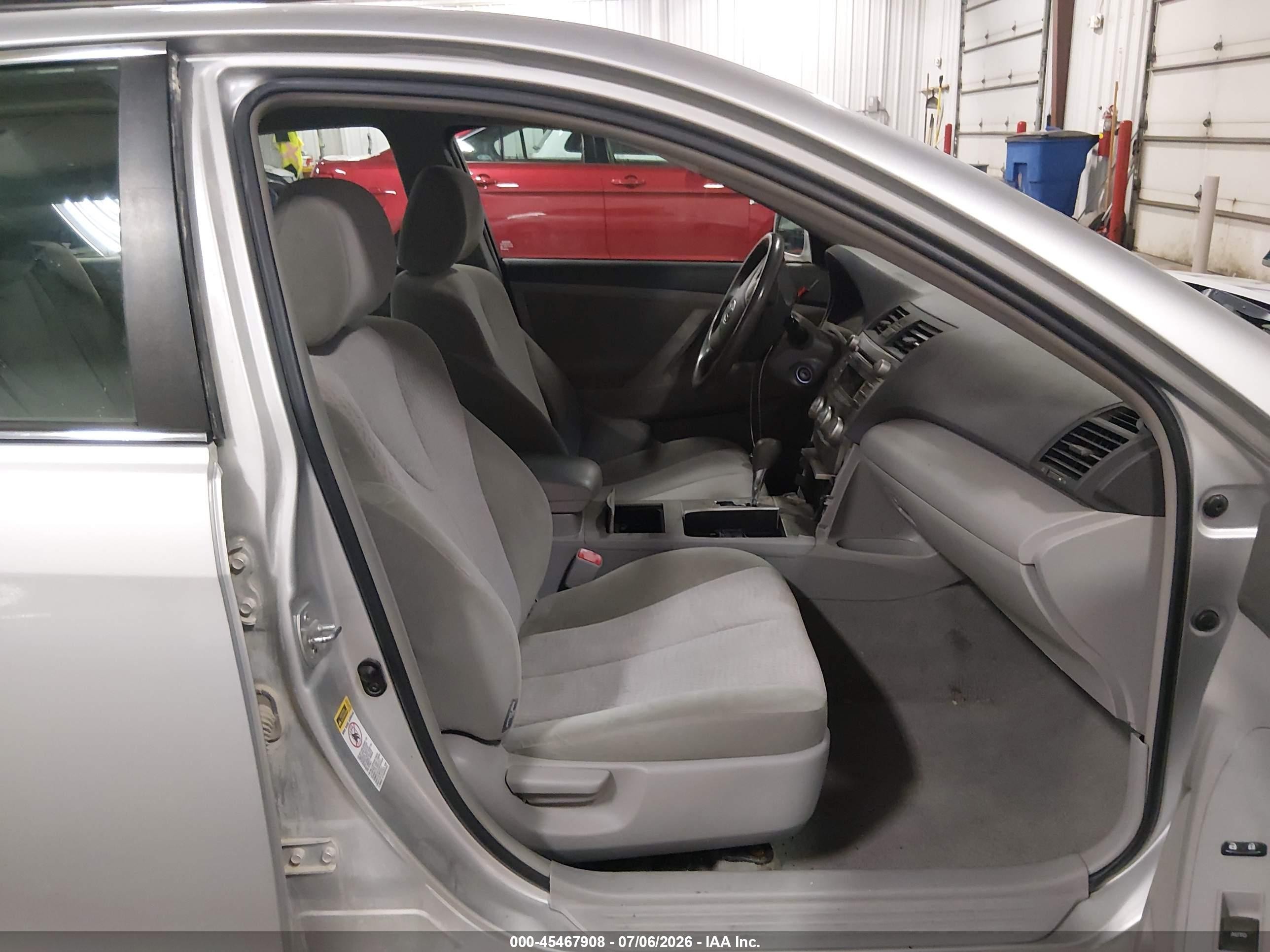 2010 Toyota Camry Le Gray vin: 4T4BF3EK2AR061705