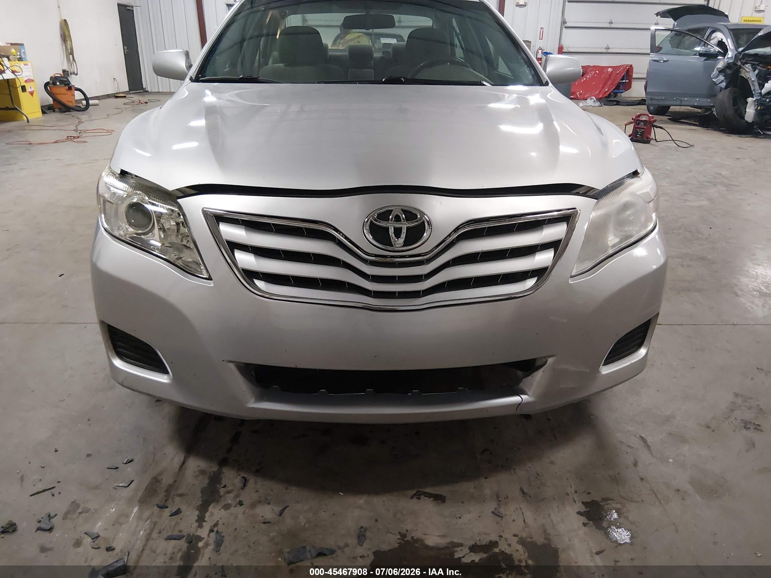 2010 Toyota Camry Le Gray vin: 4T4BF3EK2AR061705