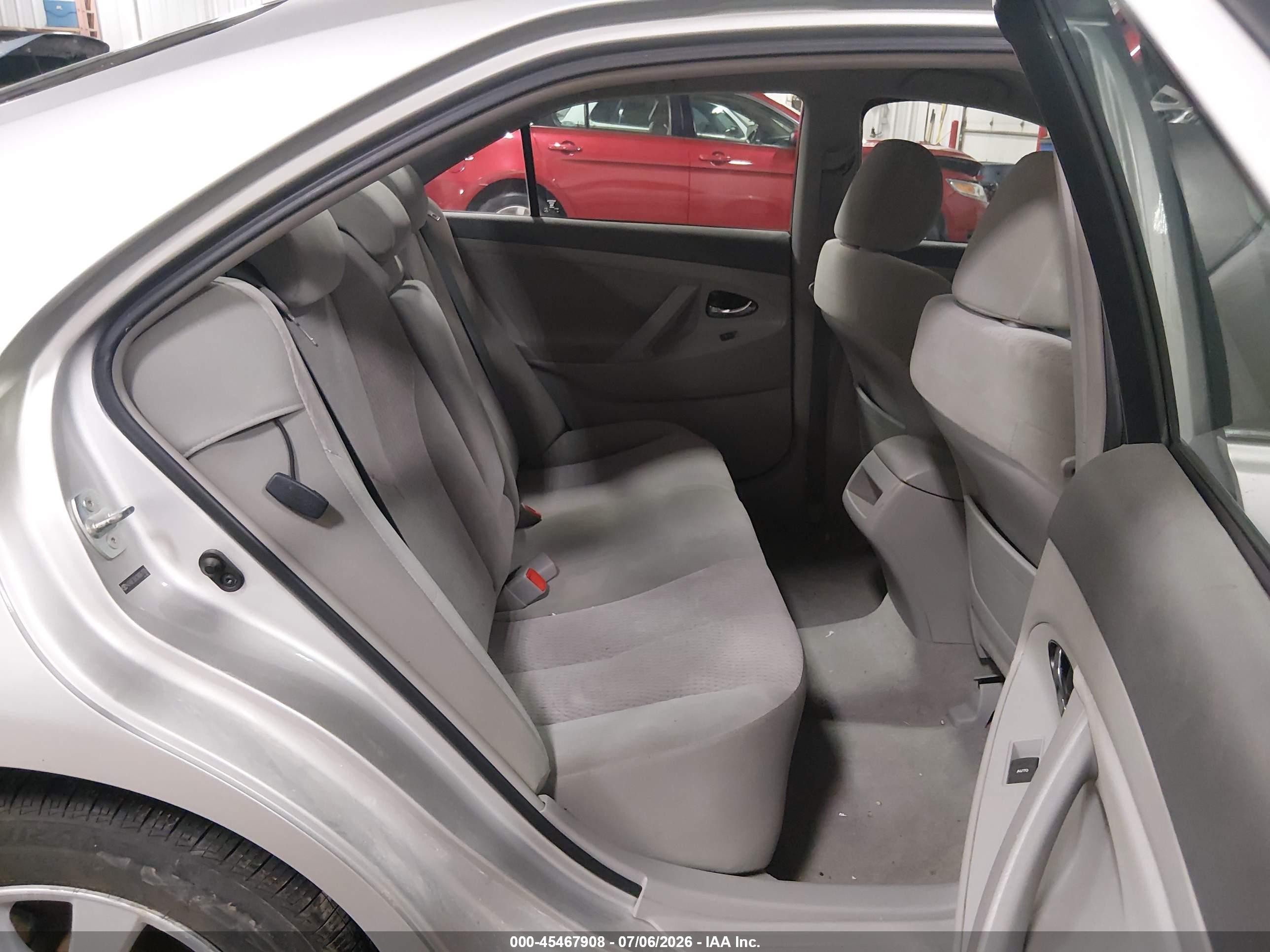 2010 Toyota Camry Le Gray vin: 4T4BF3EK2AR061705