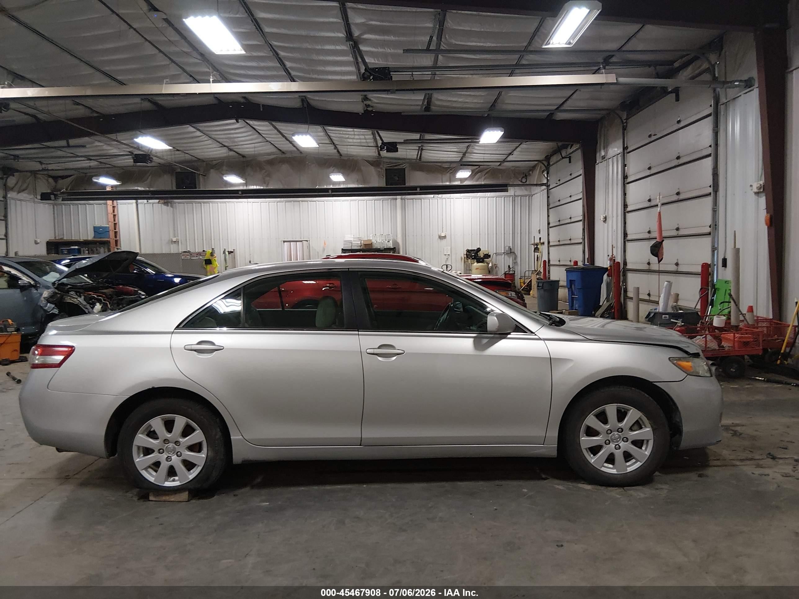 2010 Toyota Camry Le Gray vin: 4T4BF3EK2AR061705