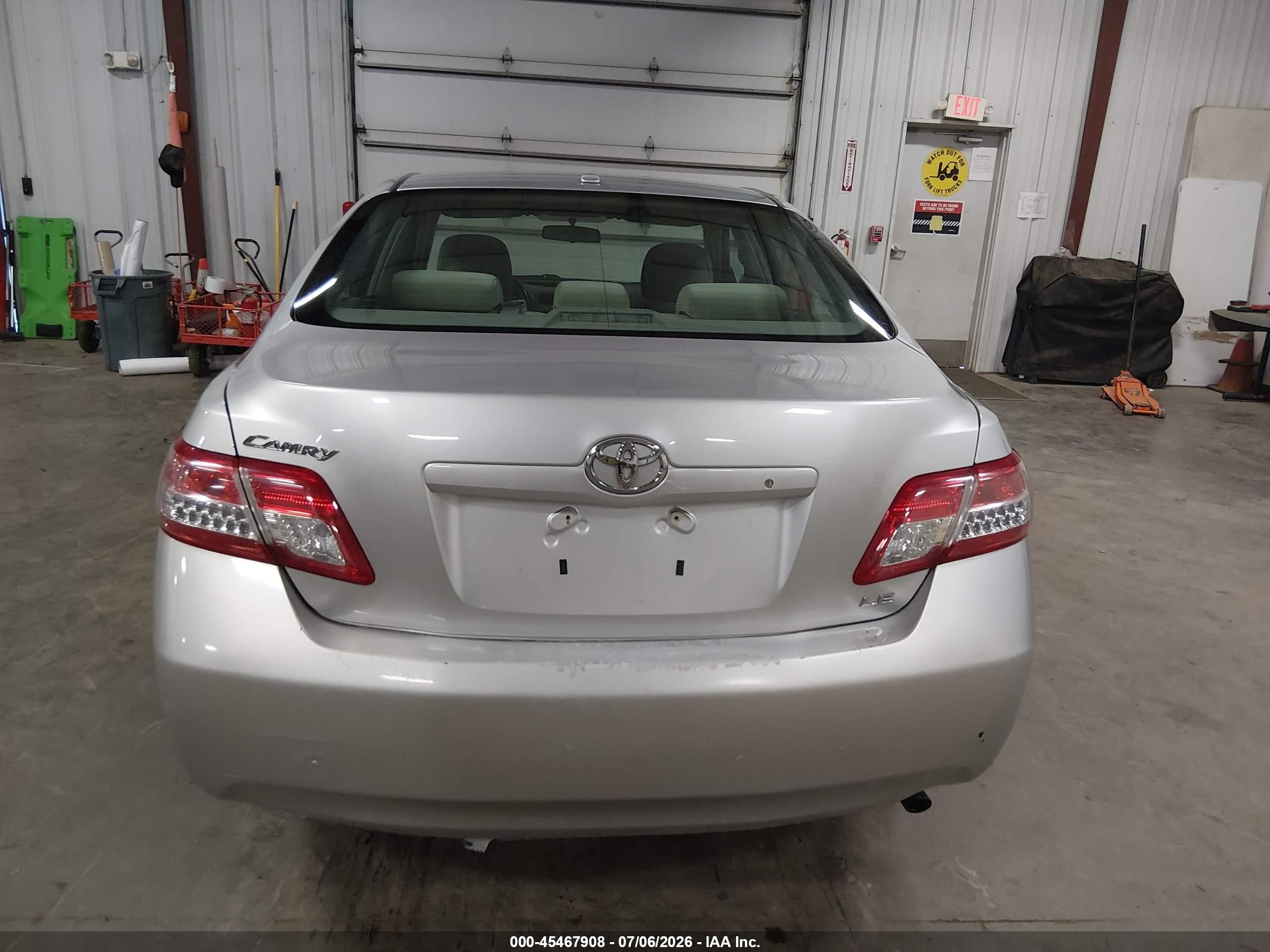 2010 Toyota Camry Le Gray vin: 4T4BF3EK2AR061705
